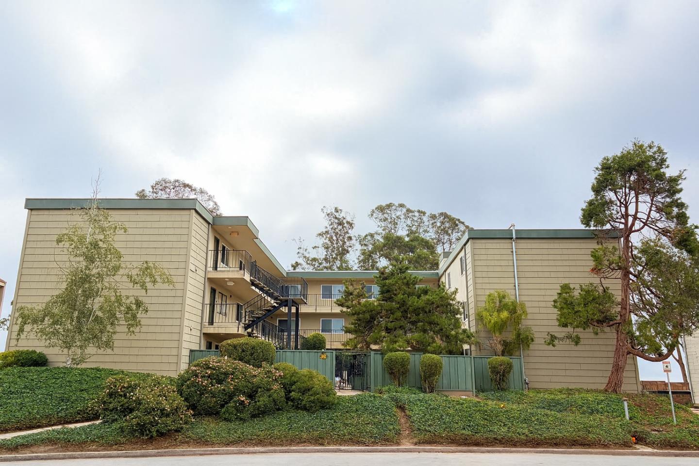 Detail Gallery Image 6 of 10 For 825 Balboa Ave #306,  Capitola,  CA 95010 - 2 Beds | 1/1 Baths