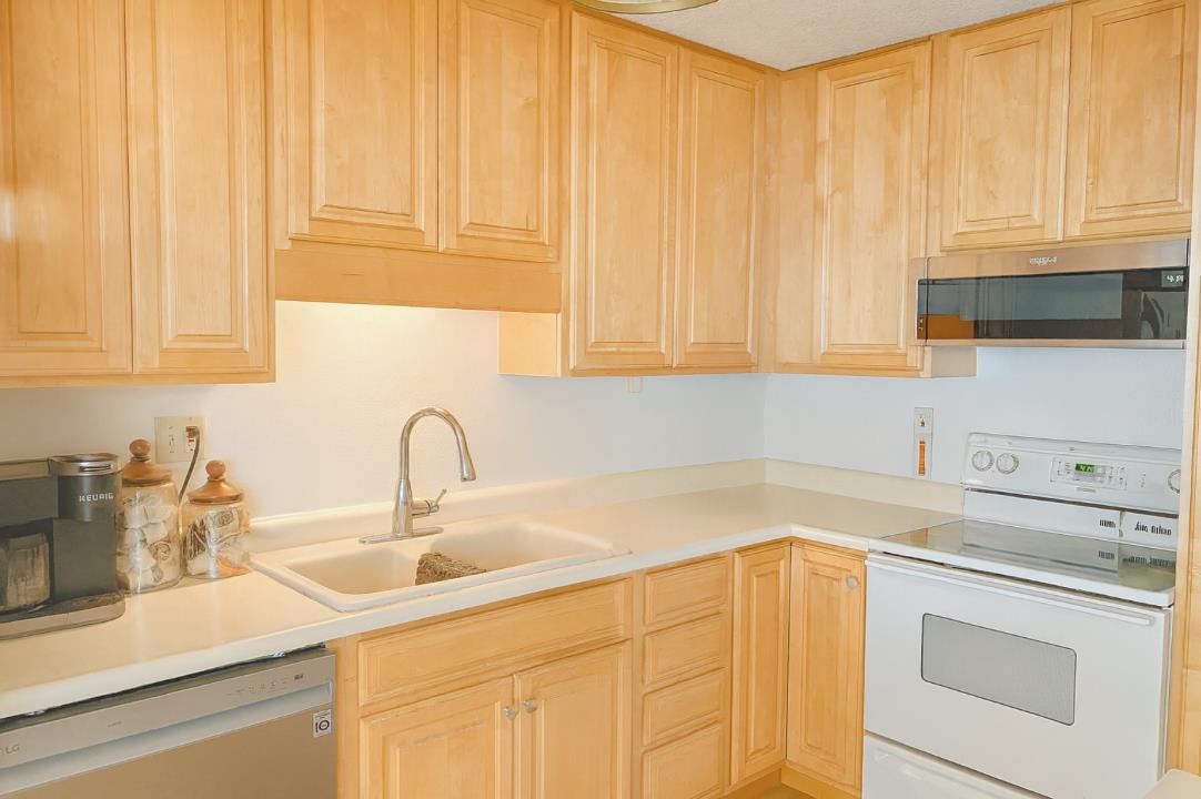 Detail Gallery Image 7 of 10 For 825 Balboa Ave #306,  Capitola,  CA 95010 - 2 Beds | 1/1 Baths