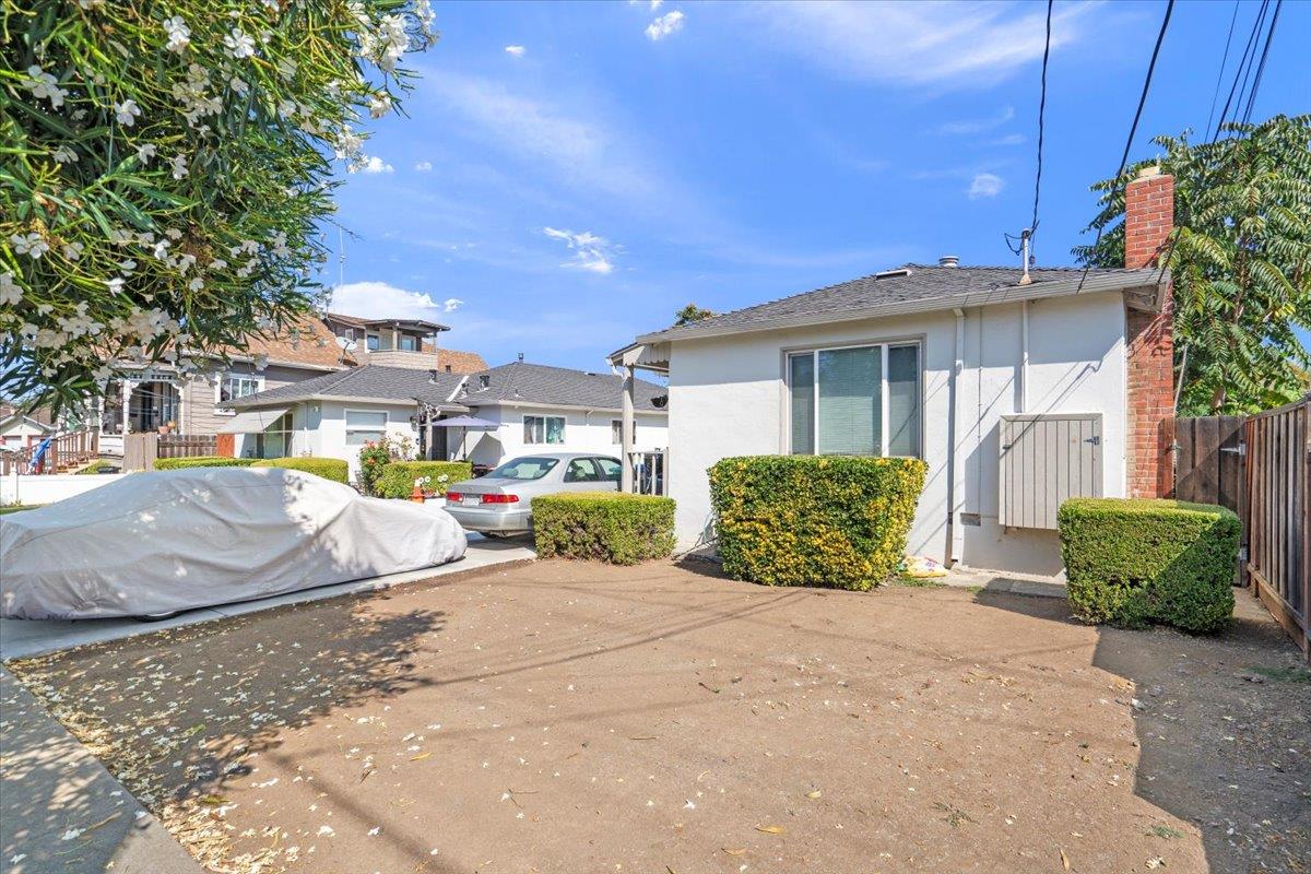 Detail Gallery Image 5 of 9 For 1144 Locust St, San Jose,  CA 95110 - – Beds | – Baths