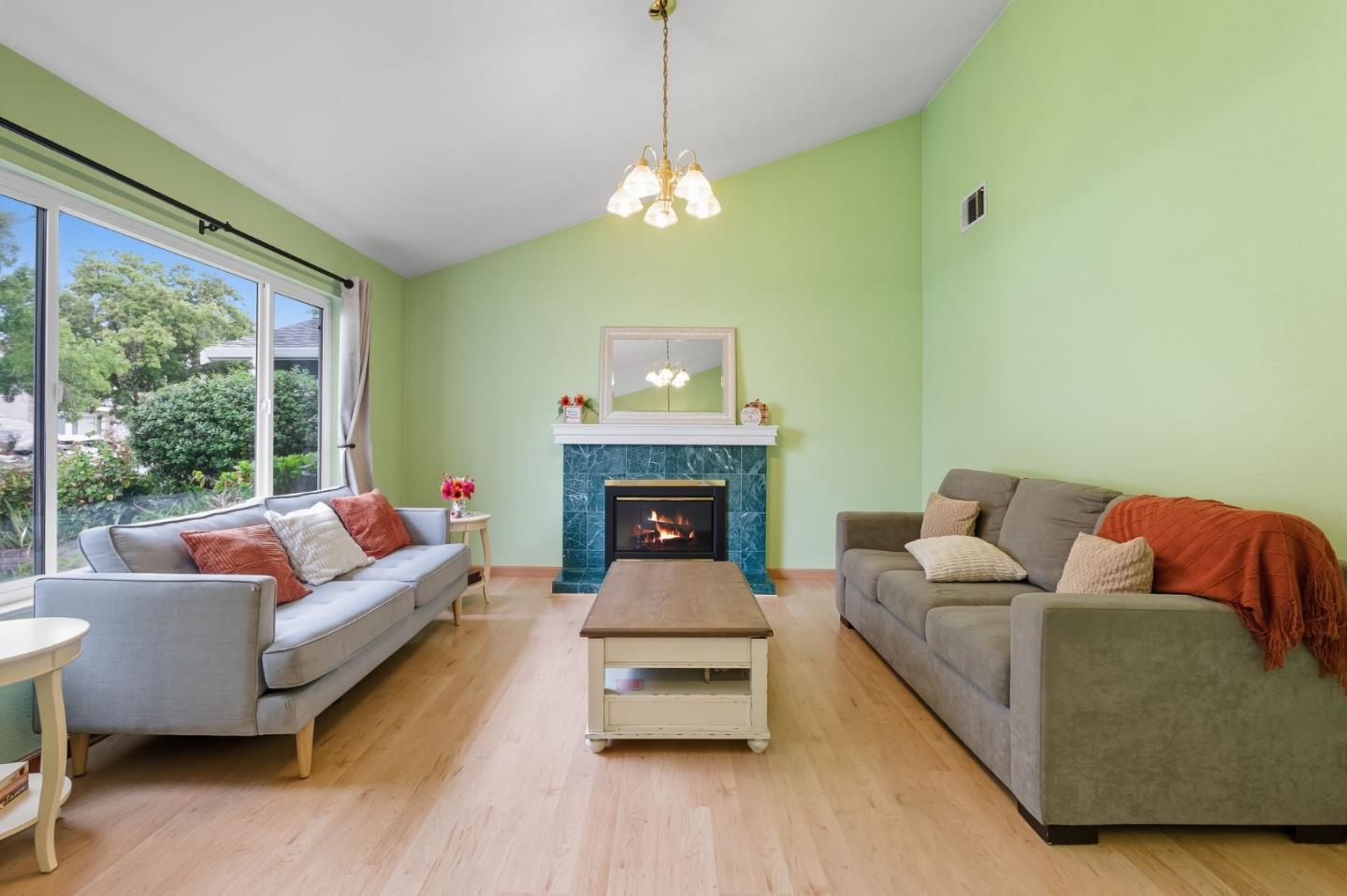 Detail Gallery Image 12 of 26 For 33911 Mello Way, Fremont,  CA 94555 - 3 Beds | 2 Baths