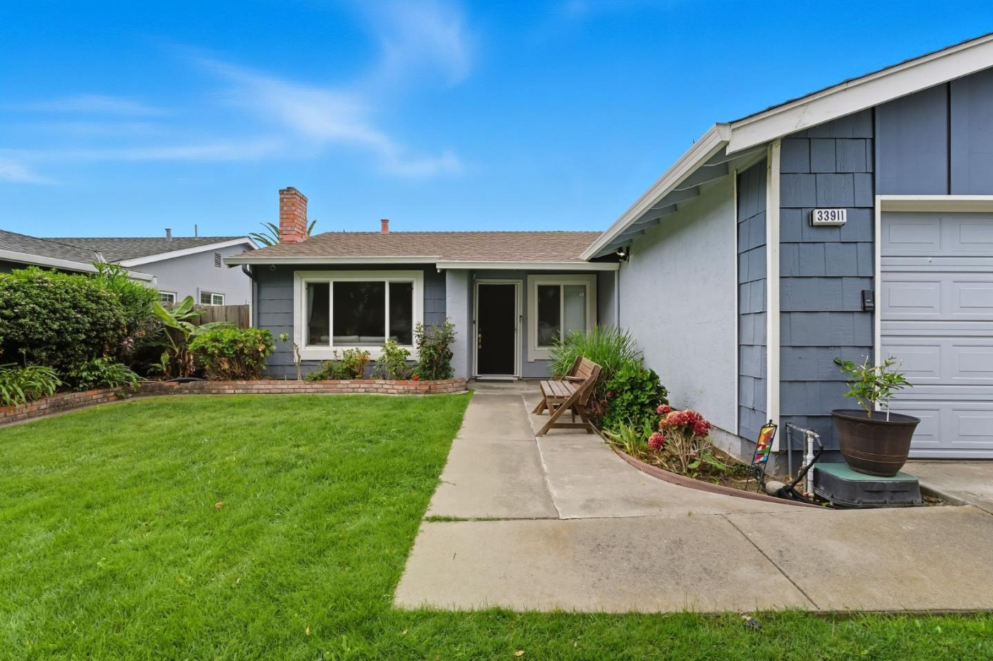 Detail Gallery Image 2 of 26 For 33911 Mello Way, Fremont,  CA 94555 - 3 Beds | 2 Baths