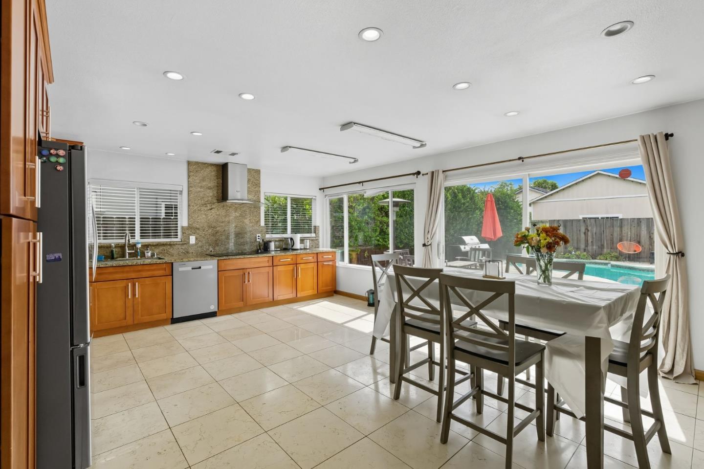 Detail Gallery Image 7 of 26 For 33911 Mello Way, Fremont,  CA 94555 - 3 Beds | 2 Baths