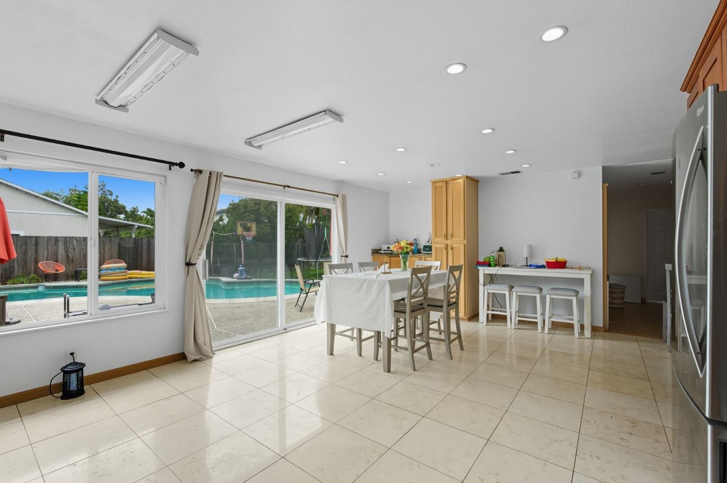 Detail Gallery Image 8 of 26 For 33911 Mello Way, Fremont,  CA 94555 - 3 Beds | 2 Baths