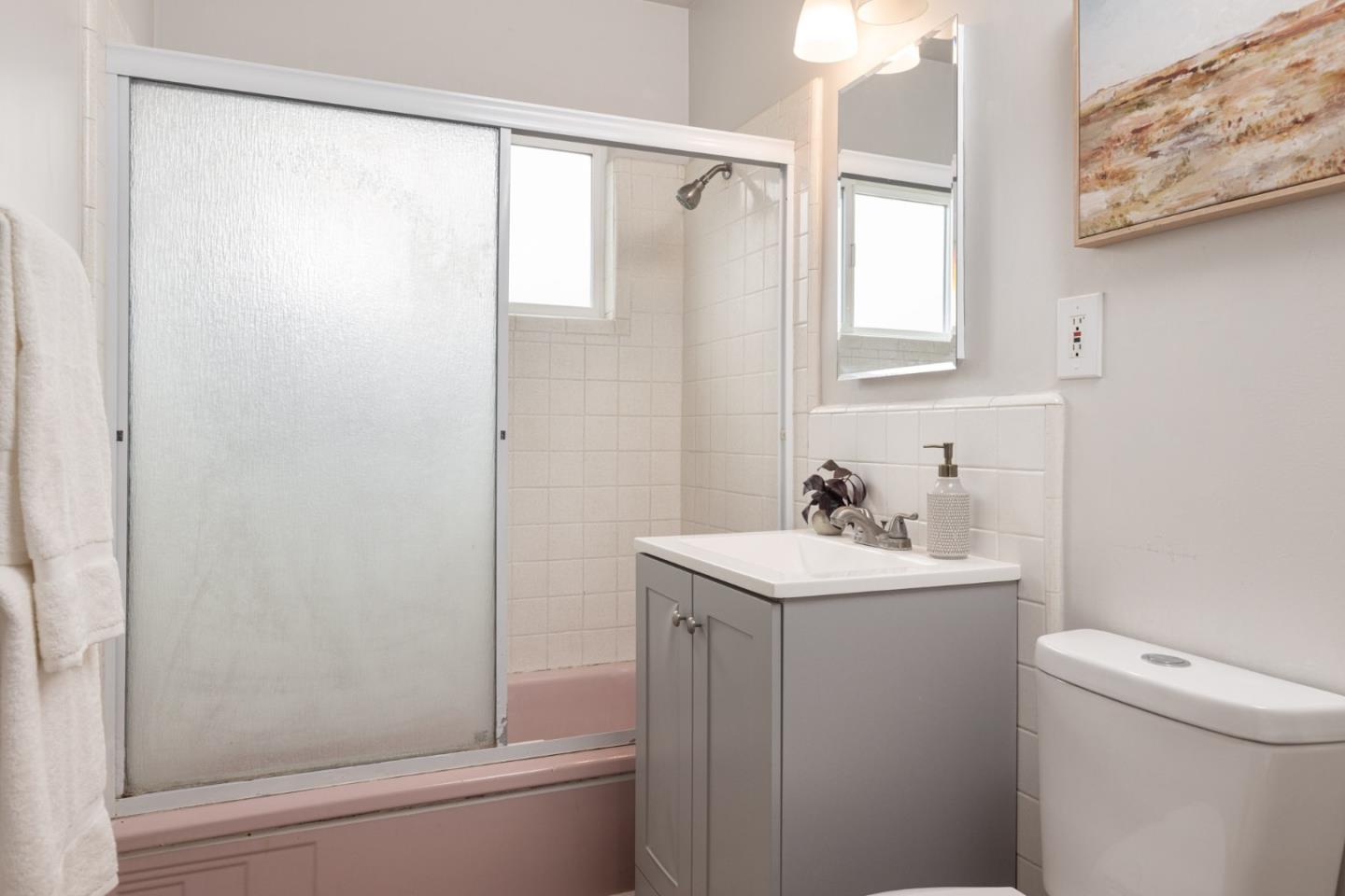 Detail Gallery Image 14 of 22 For 9 Young Dr, Salinas,  CA 93901 - 3 Beds | 1 Baths