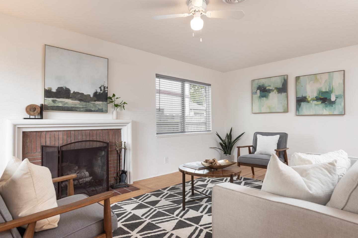 Detail Gallery Image 3 of 22 For 9 Young Dr, Salinas,  CA 93901 - 3 Beds | 1 Baths