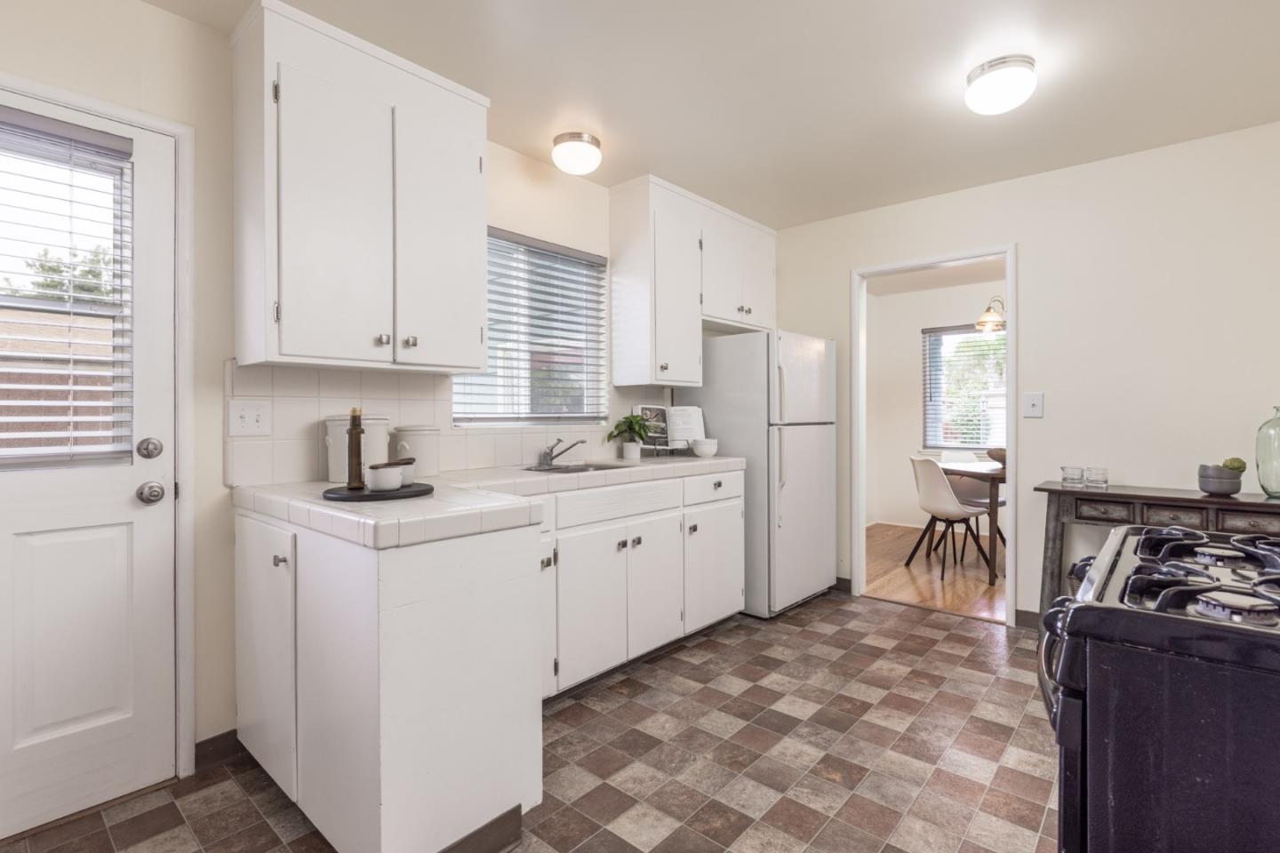 Detail Gallery Image 9 of 22 For 9 Young Dr, Salinas,  CA 93901 - 3 Beds | 1 Baths