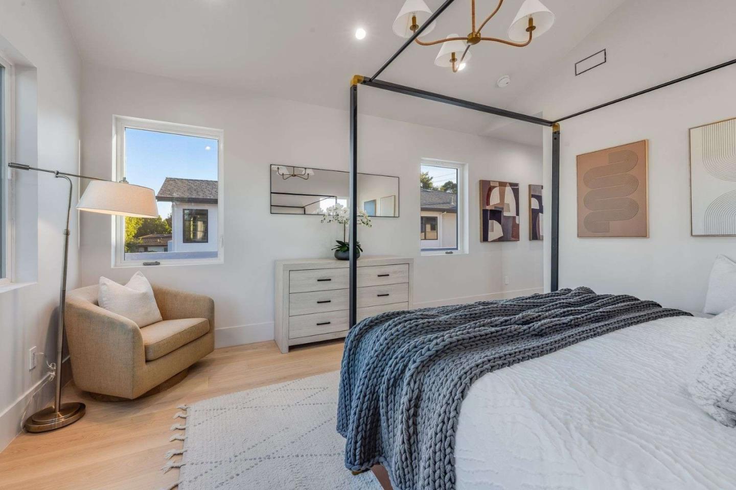 Detail Gallery Image 17 of 54 For 3363 Grant Rd, Mountain View,  CA 94040 - 5 Beds | 4/1 Baths