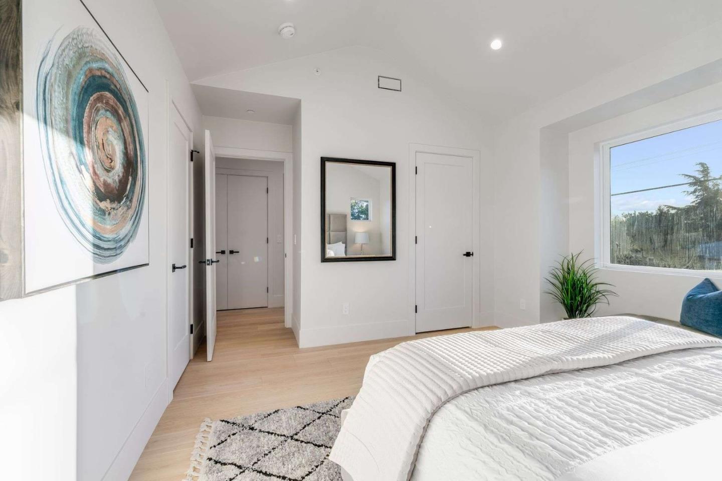 Detail Gallery Image 22 of 54 For 3363 Grant Rd, Mountain View,  CA 94040 - 5 Beds | 4/1 Baths