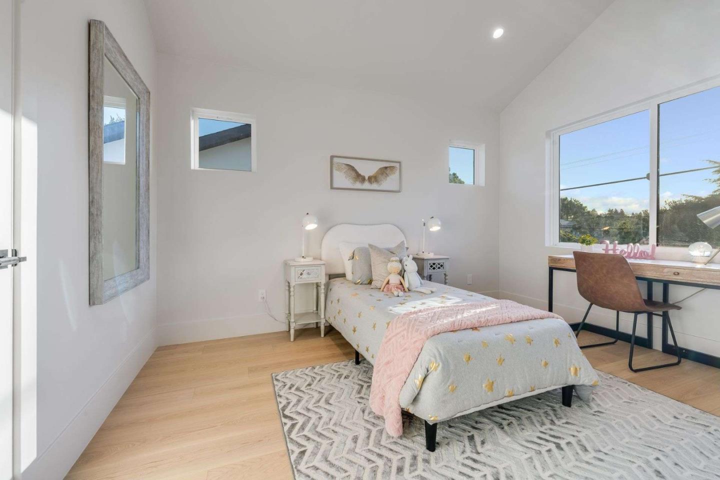 Detail Gallery Image 24 of 54 For 3363 Grant Rd, Mountain View,  CA 94040 - 5 Beds | 4/1 Baths