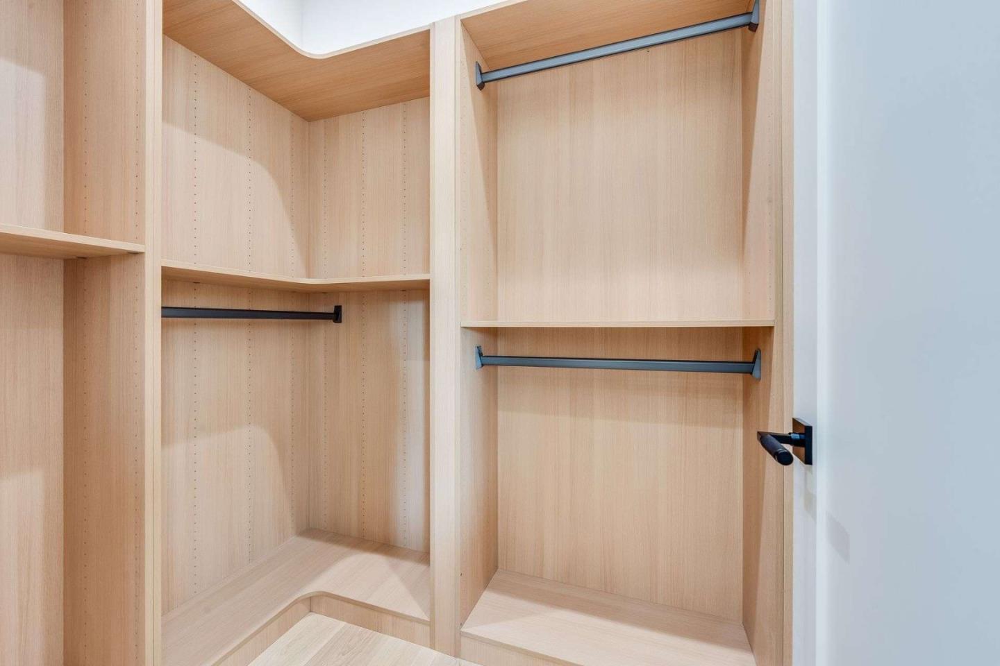 Detail Gallery Image 33 of 54 For 3363 Grant Rd, Mountain View,  CA 94040 - 5 Beds | 4/1 Baths