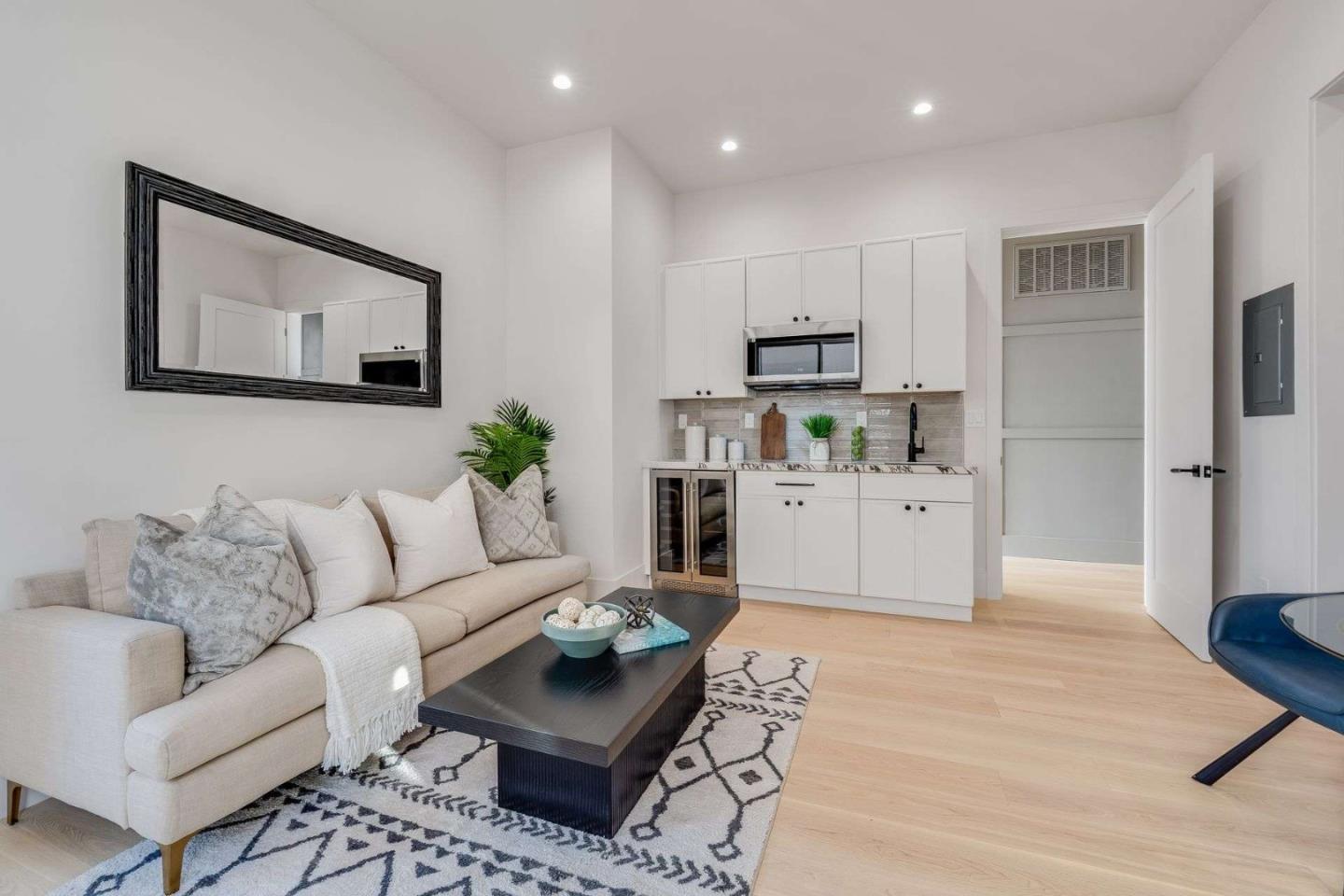 Detail Gallery Image 34 of 54 For 3363 Grant Rd, Mountain View,  CA 94040 - 5 Beds | 4/1 Baths