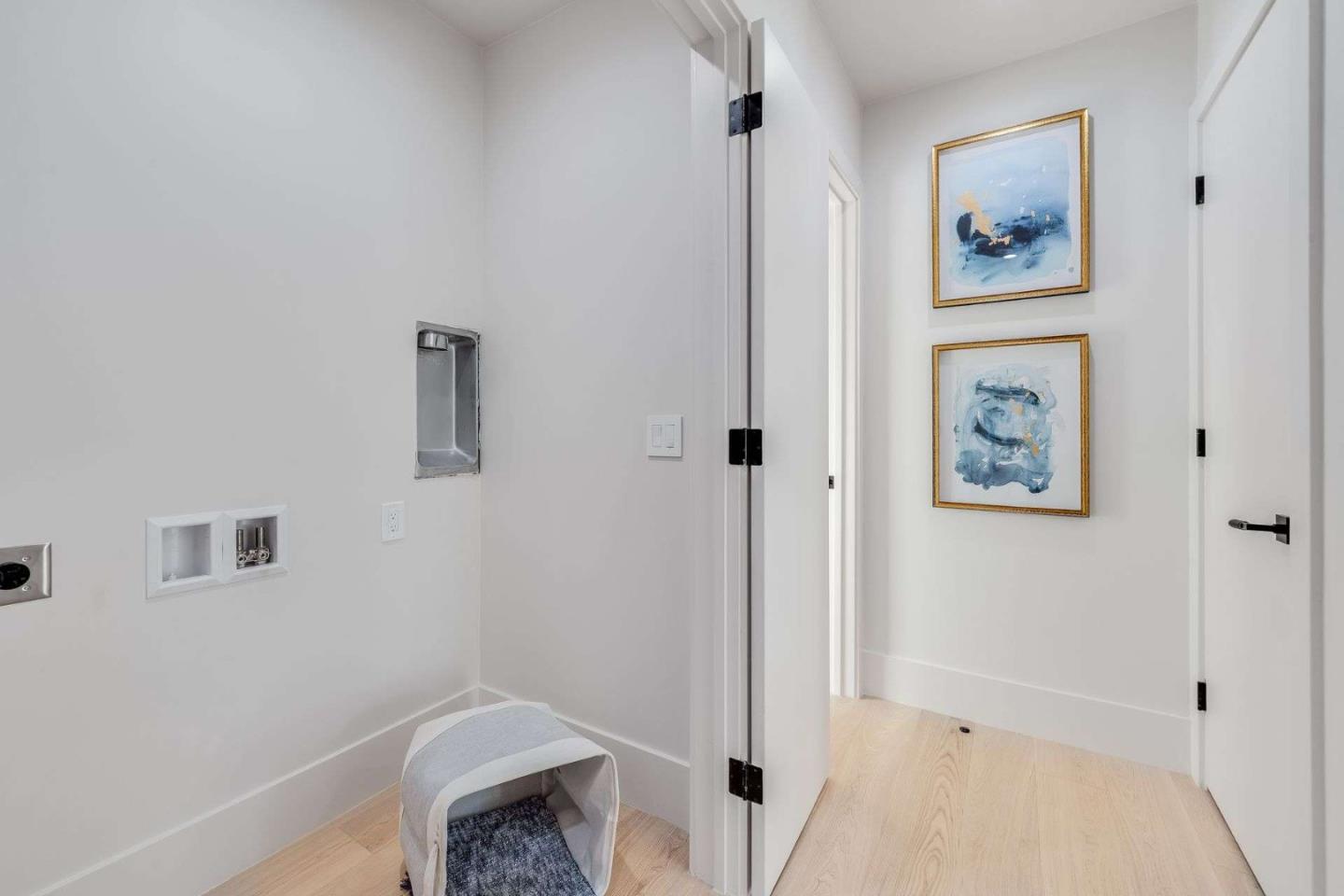 Detail Gallery Image 38 of 54 For 3363 Grant Rd, Mountain View,  CA 94040 - 5 Beds | 4/1 Baths