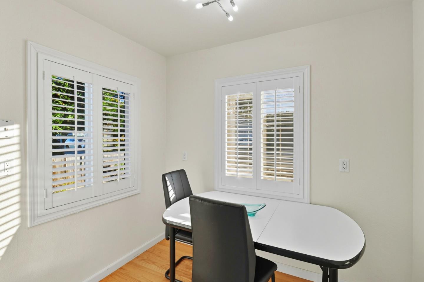 Detail Gallery Image 10 of 28 For 223 San Carlos Ave, Redwood City,  CA 94061 - 2 Beds | 2 Baths