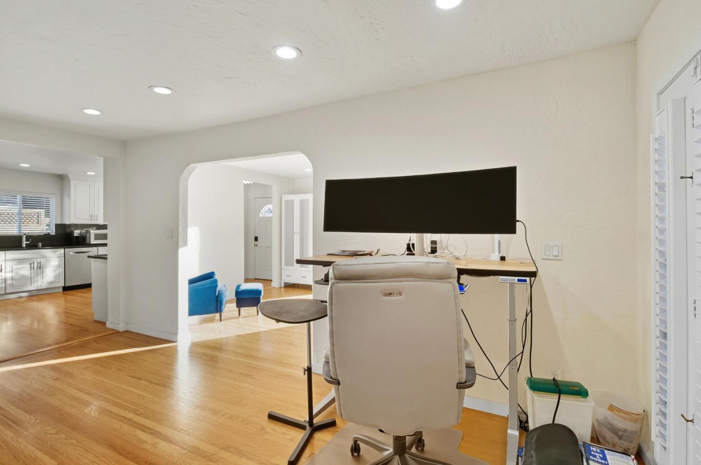 Detail Gallery Image 12 of 28 For 223 San Carlos Ave, Redwood City,  CA 94061 - 2 Beds | 2 Baths