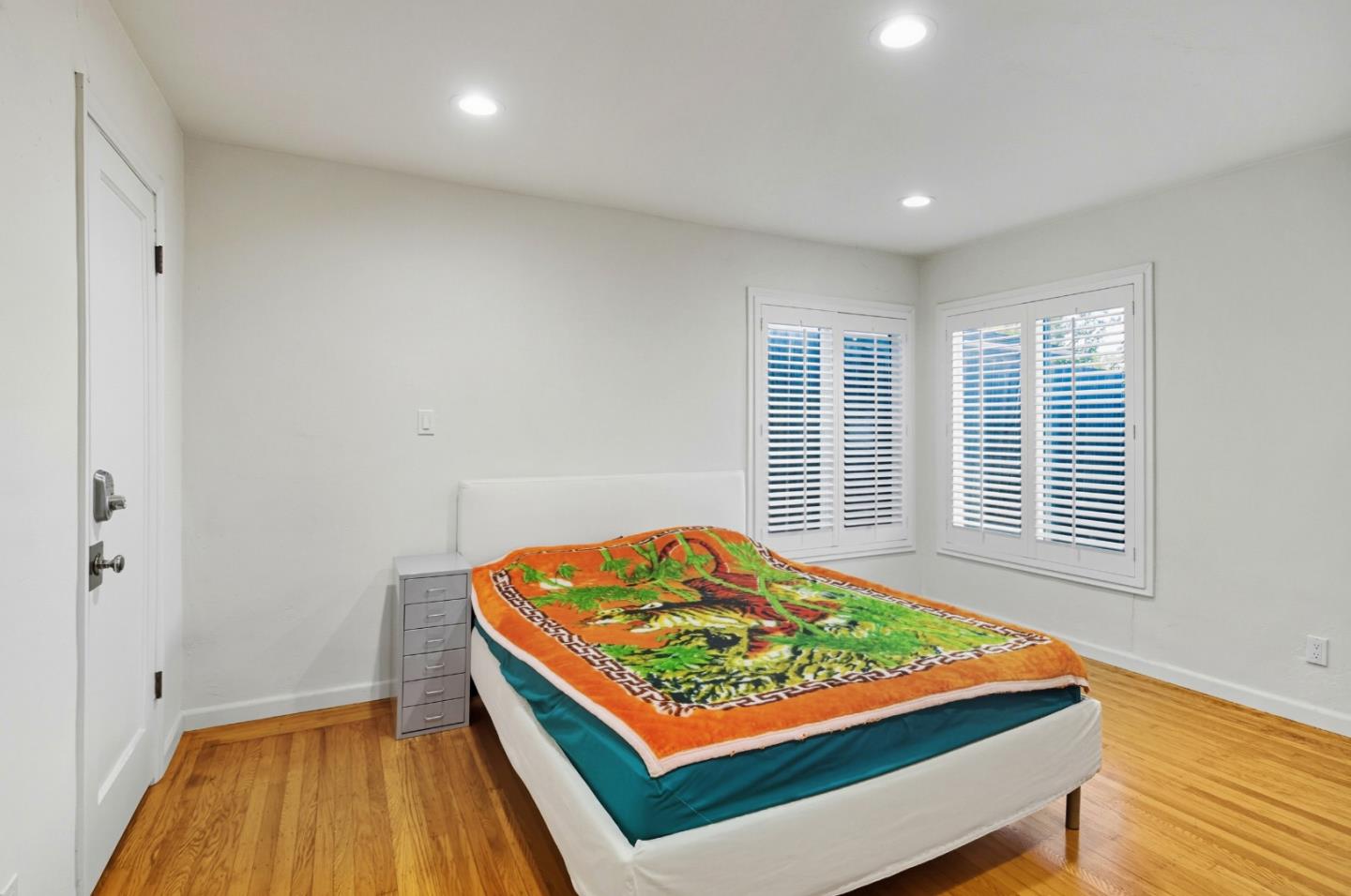 Detail Gallery Image 13 of 28 For 223 San Carlos Ave, Redwood City,  CA 94061 - 2 Beds | 2 Baths