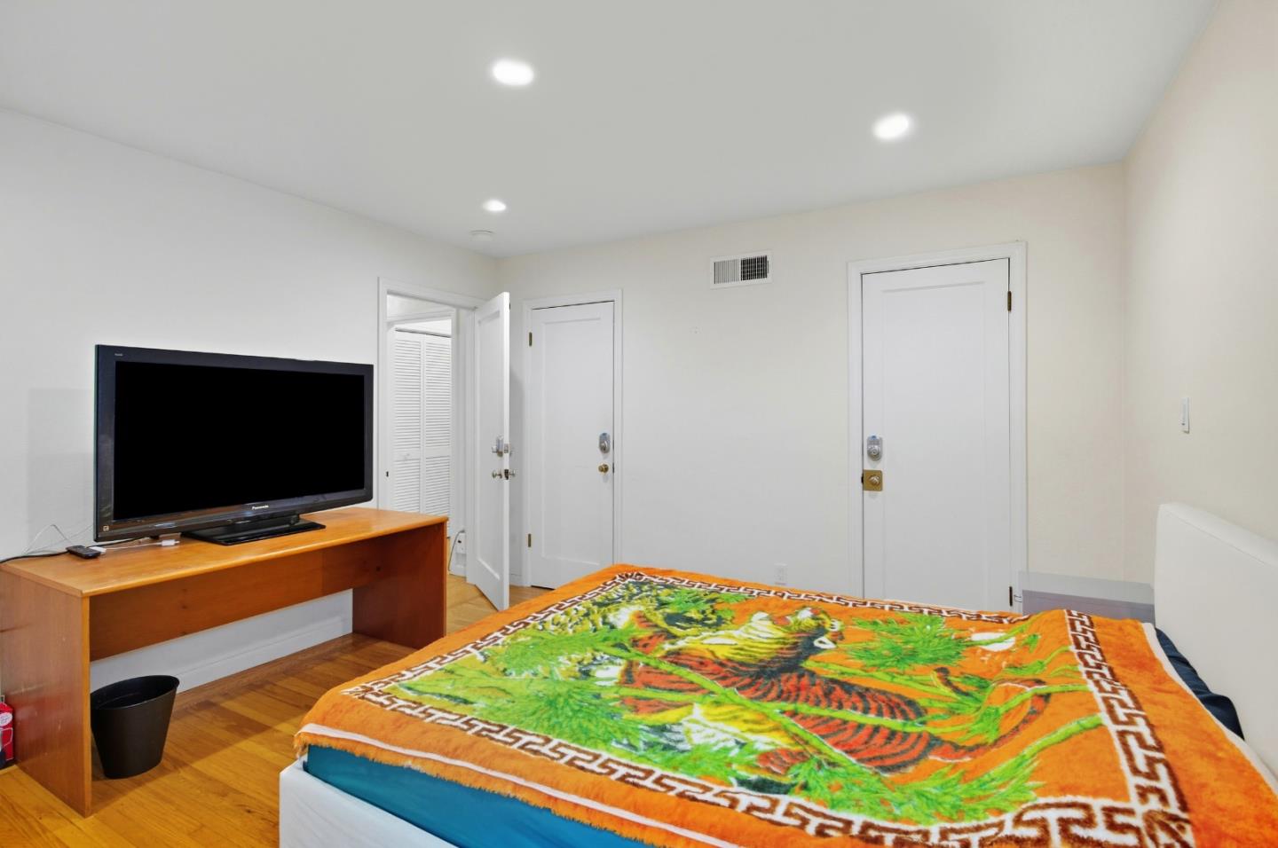 Detail Gallery Image 14 of 28 For 223 San Carlos Ave, Redwood City,  CA 94061 - 2 Beds | 2 Baths