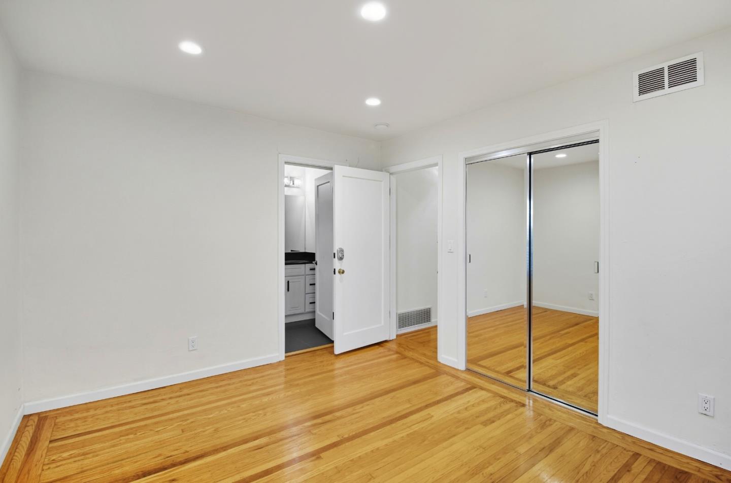 Detail Gallery Image 16 of 28 For 223 San Carlos Ave, Redwood City,  CA 94061 - 2 Beds | 2 Baths