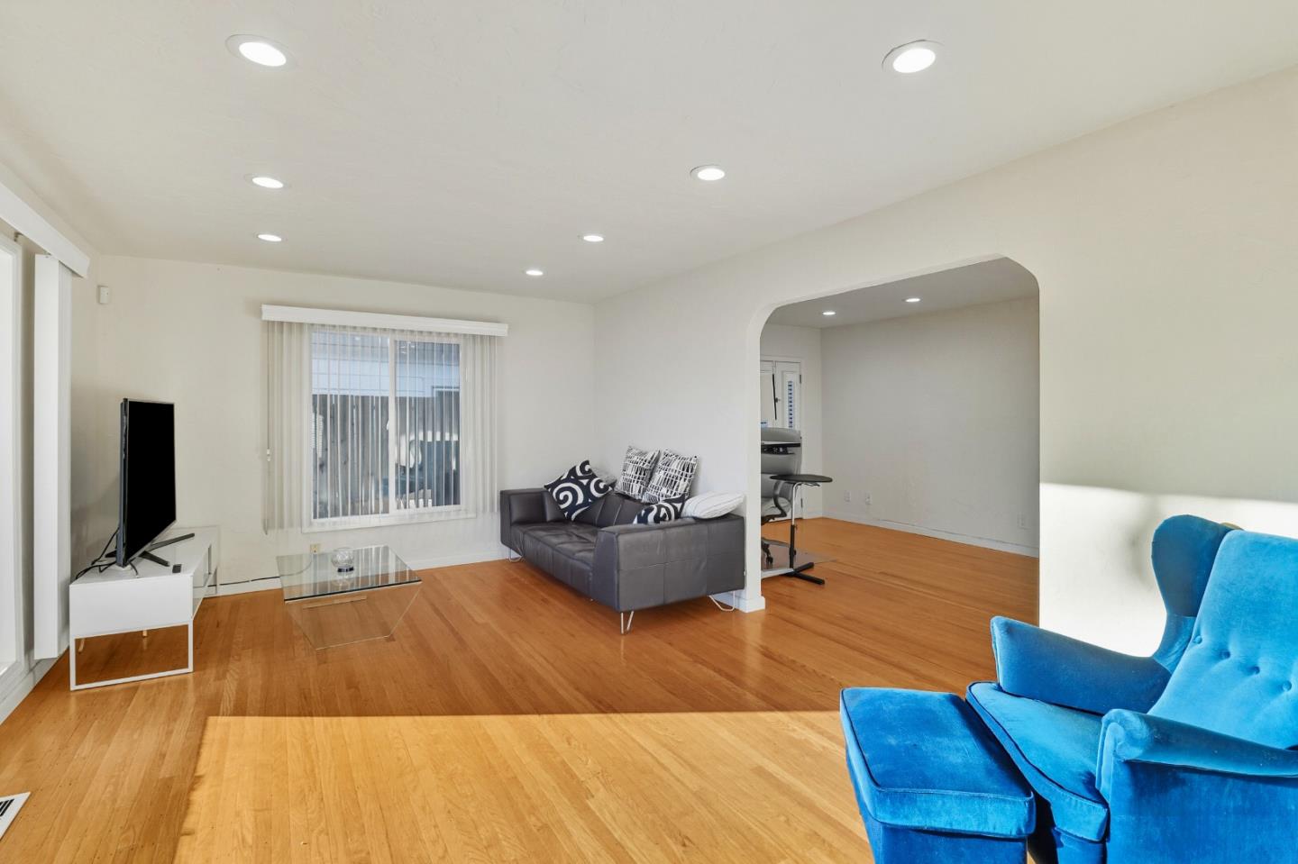 Detail Gallery Image 8 of 28 For 223 San Carlos Ave, Redwood City,  CA 94061 - 2 Beds | 2 Baths