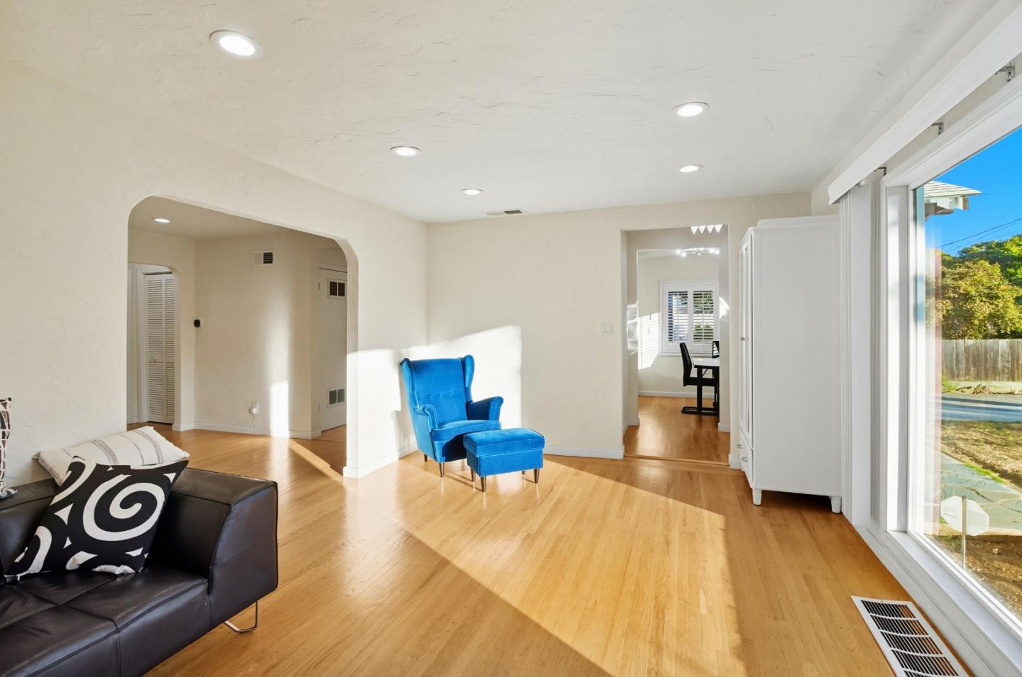 Detail Gallery Image 9 of 28 For 223 San Carlos Ave, Redwood City,  CA 94061 - 2 Beds | 2 Baths