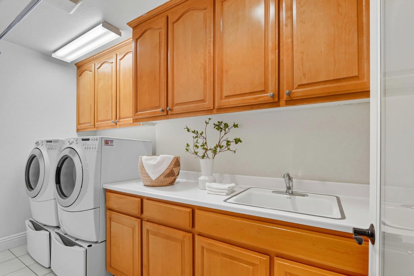 Detail Gallery Image 30 of 90 For 5300 Laurel Canyon Dr, San Jose,  CA 95138 - 5 Beds | 5 Baths