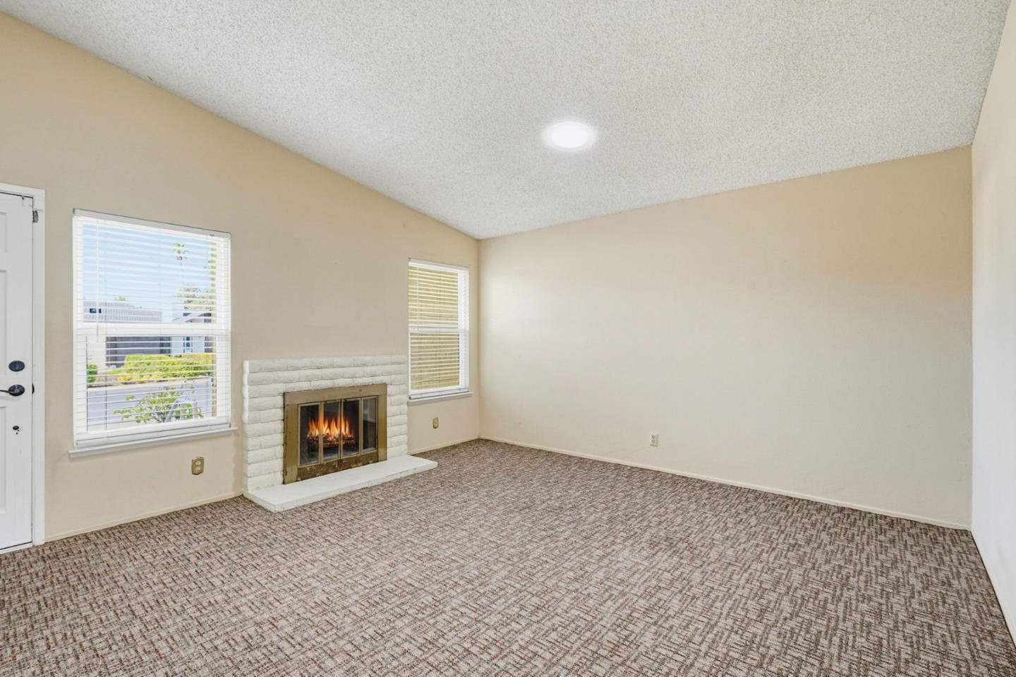 Detail Gallery Image 2 of 17 For 535 Lanyard Dr, Redwood Shores,  CA 94065 - 3 Beds | 2 Baths