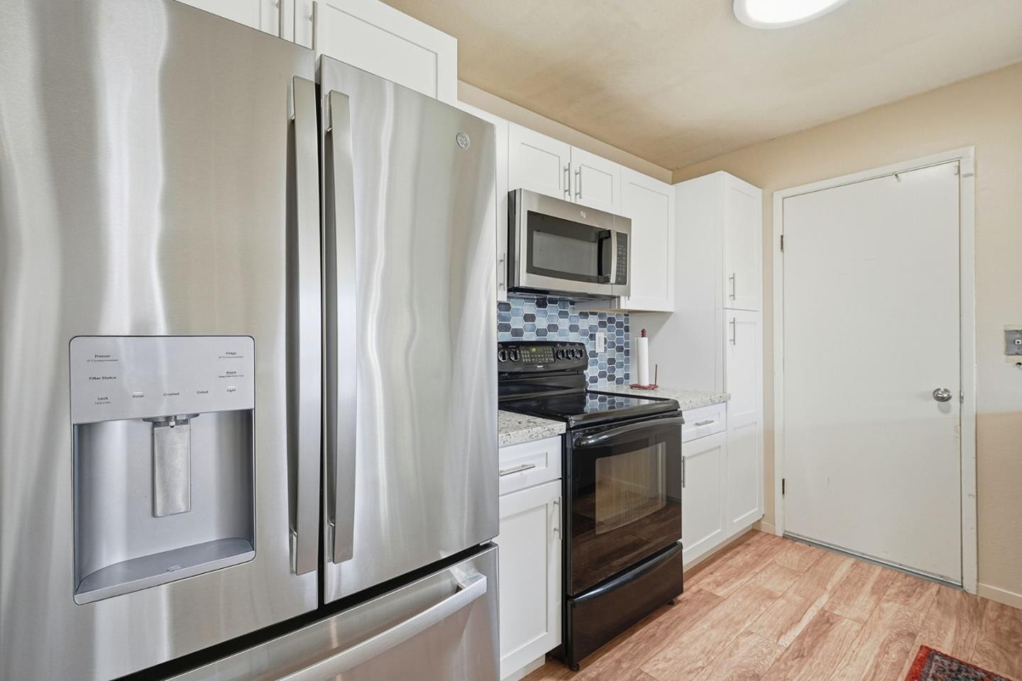 Detail Gallery Image 9 of 17 For 535 Lanyard Dr, Redwood Shores,  CA 94065 - 3 Beds | 2 Baths