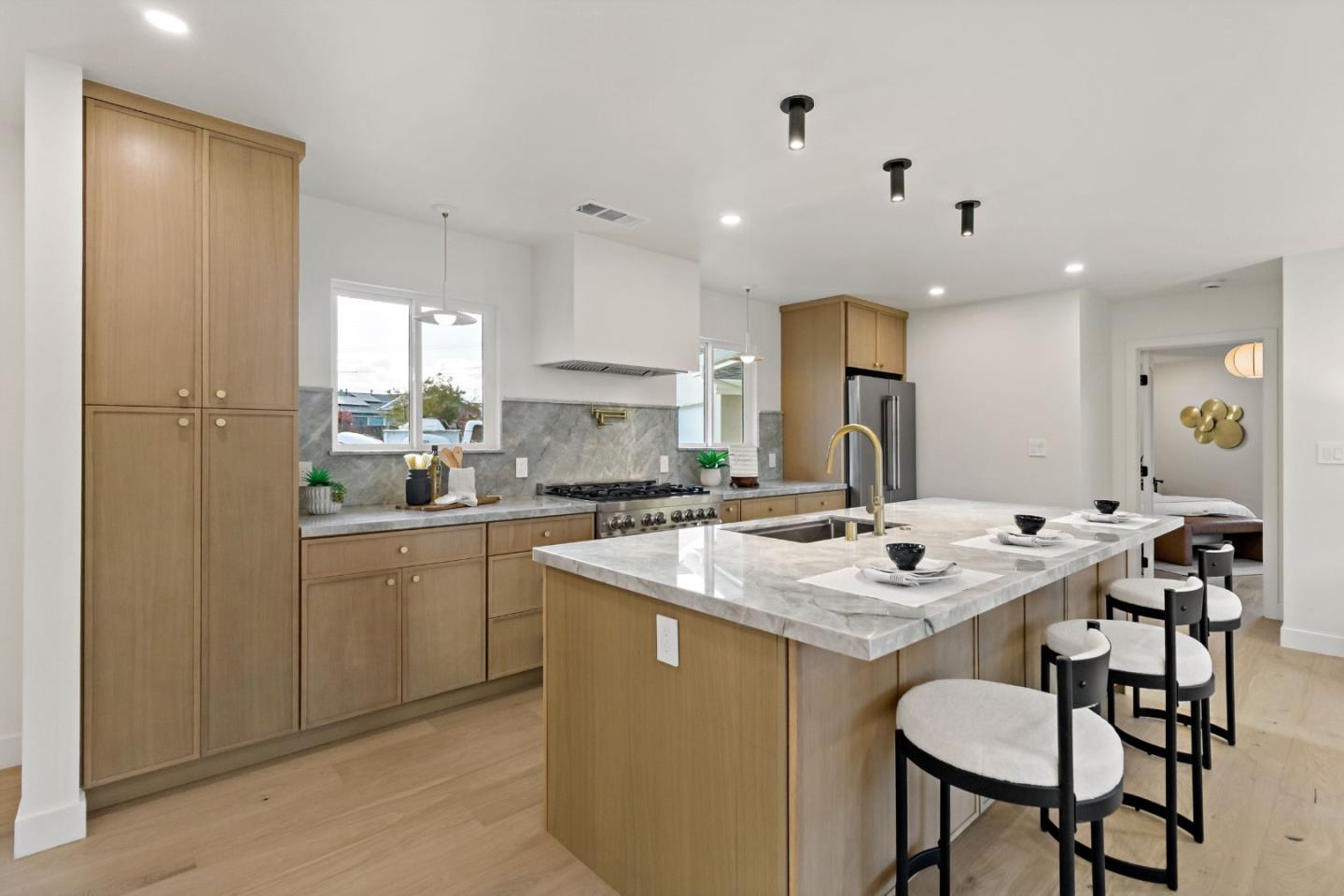 Detail Gallery Image 6 of 74 For 1040 Longfellow Ave, Campbell,  CA 95008 - 5 Beds | 3 Baths