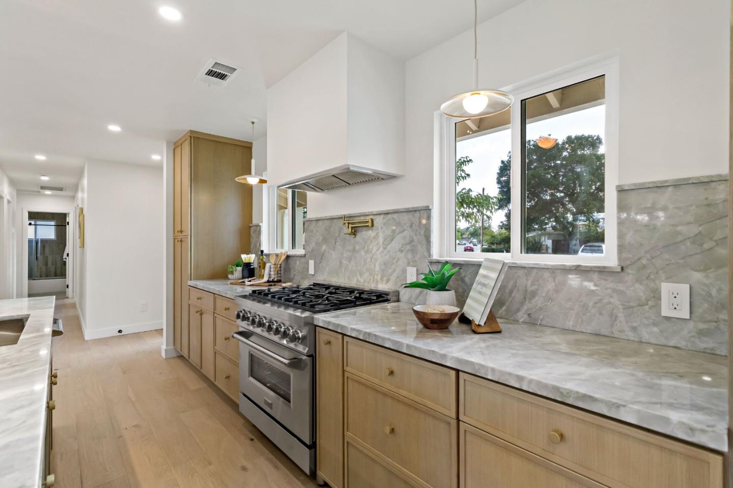 Detail Gallery Image 7 of 74 For 1040 Longfellow Ave, Campbell,  CA 95008 - 5 Beds | 3 Baths