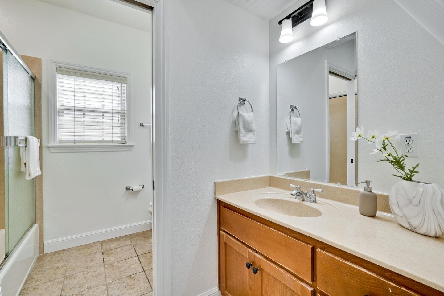 Detail Gallery Image 18 of 20 For 1914 7th St #B,  Berkeley,  CA 94710 - 3 Beds | 1/1 Baths