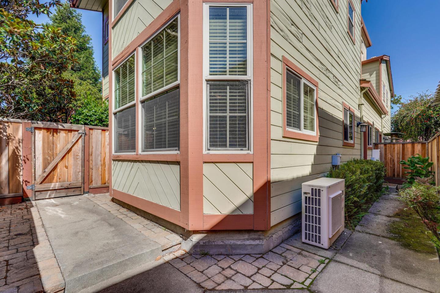 Detail Gallery Image 19 of 20 For 1914 7th St #B,  Berkeley,  CA 94710 - 3 Beds | 1/1 Baths