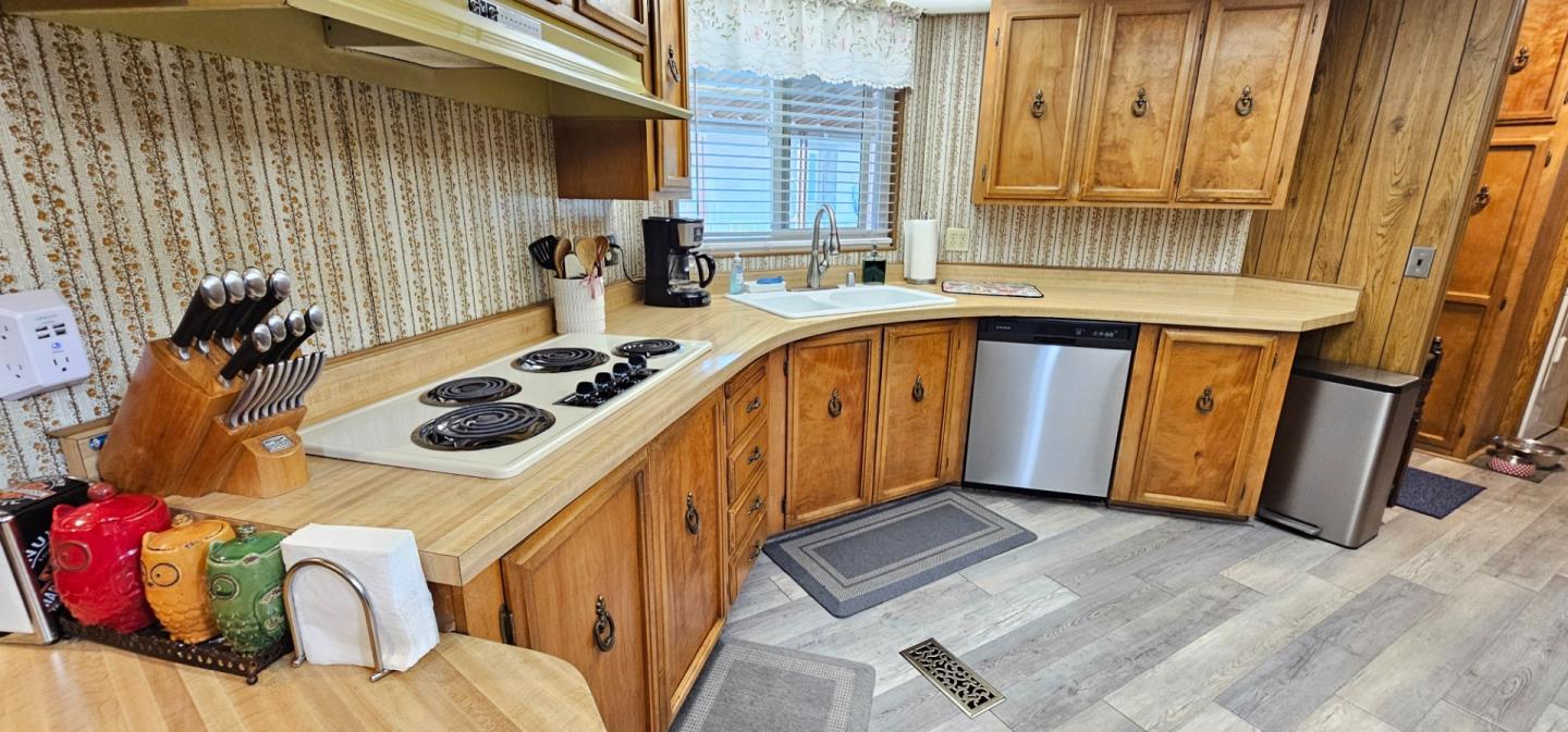 Detail Gallery Image 16 of 33 For 556 Millpond Dr #556,  San Jose,  CA 95125 - 3 Beds | 2 Baths