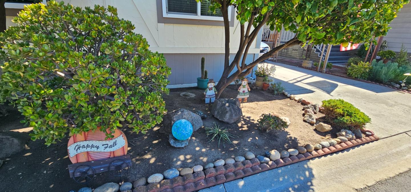 Detail Gallery Image 4 of 33 For 556 Millpond Dr #556,  San Jose,  CA 95125 - 3 Beds | 2 Baths