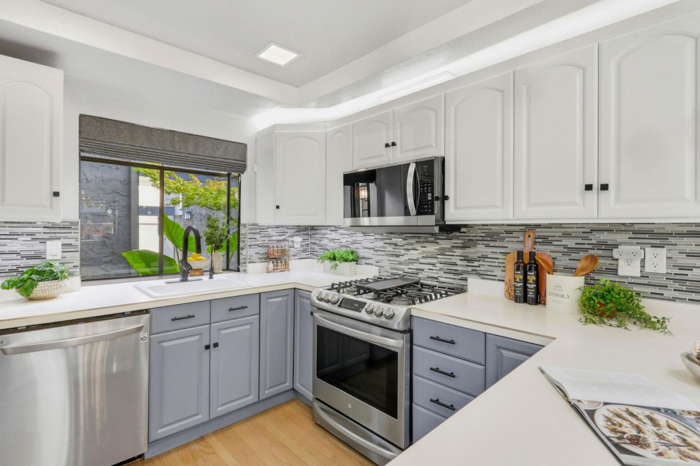 Detail Gallery Image 9 of 26 For 1162 Capri Dr, Campbell,  CA 95008 - 3 Beds | 2/1 Baths