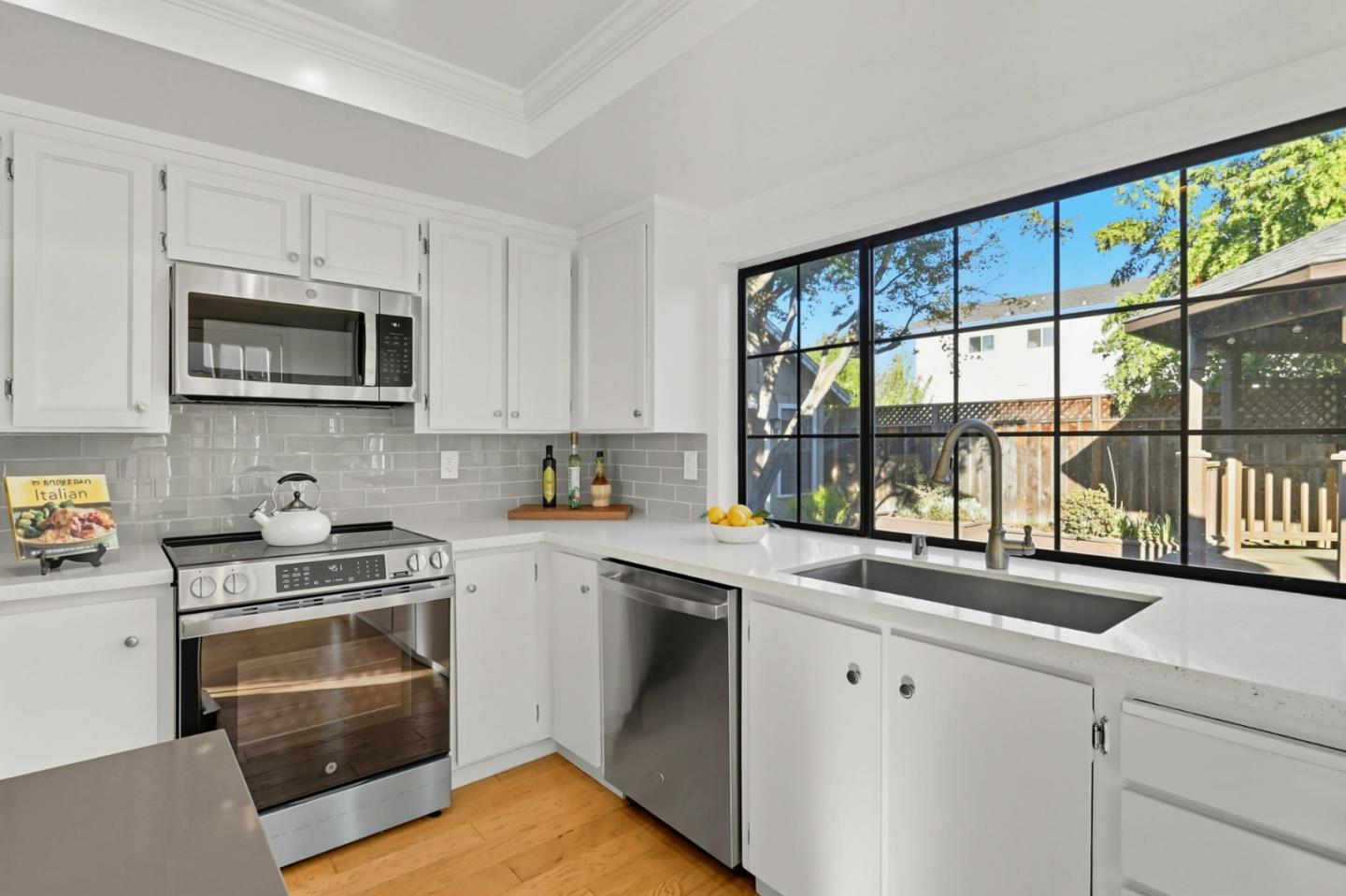 Detail Gallery Image 13 of 37 For 5012 Moonstone Ct, San Jose,  CA 95136 - 3 Beds | 2 Baths