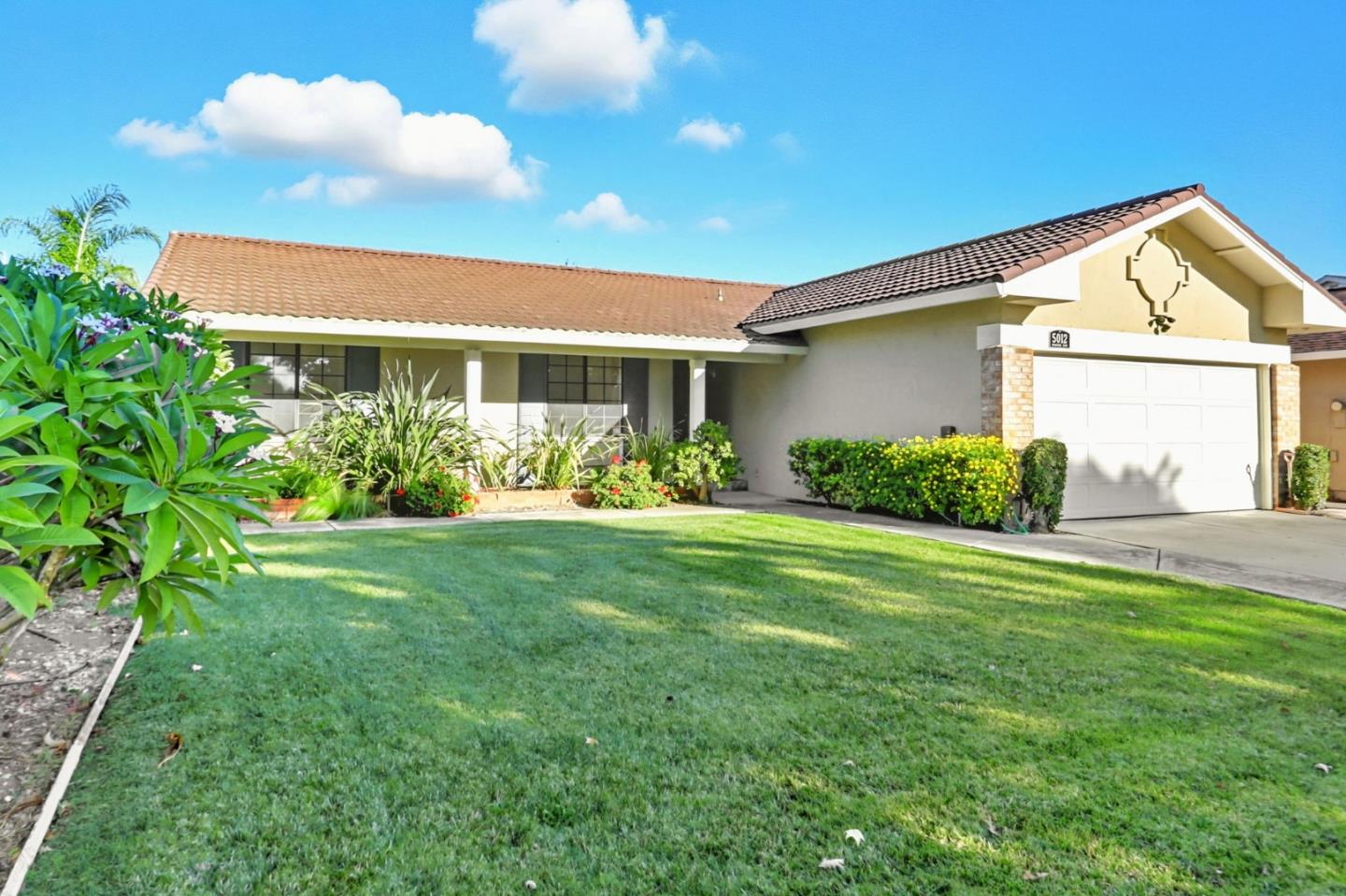 Detail Gallery Image 3 of 37 For 5012 Moonstone Ct, San Jose,  CA 95136 - 3 Beds | 2 Baths