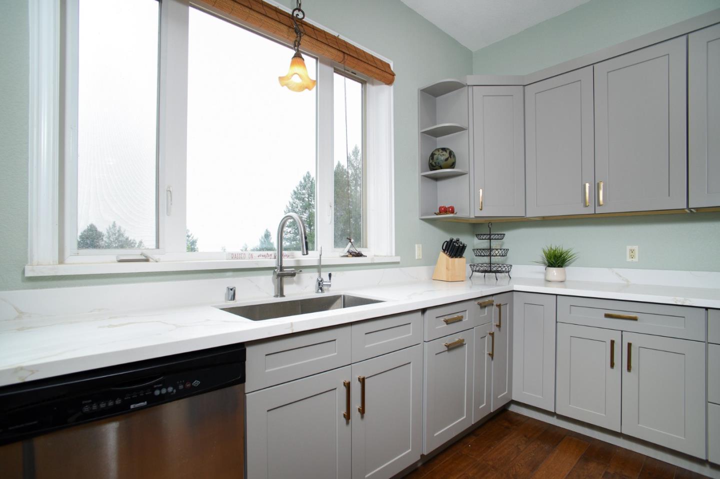 Detail Gallery Image 12 of 60 For 2800 Poppytree Ln, Georgetown,  CA 95634 - 3 Beds | 4 Baths