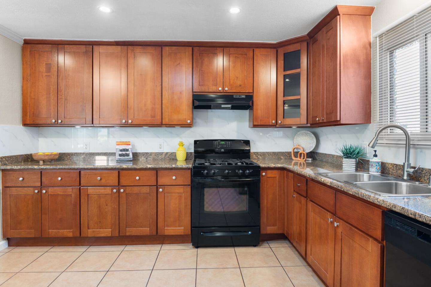 Detail Gallery Image 12 of 31 For 783 Laurie Ave, Santa Clara,  CA 95054 - 3 Beds | 2 Baths