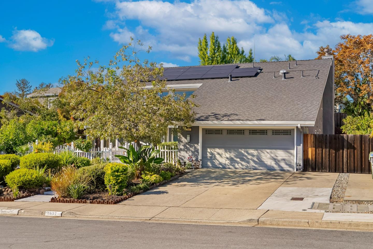 Detail Gallery Image 2 of 46 For 2837 Mantis Dr, San Jose,  CA 95148 - 4 Beds | 2/1 Baths