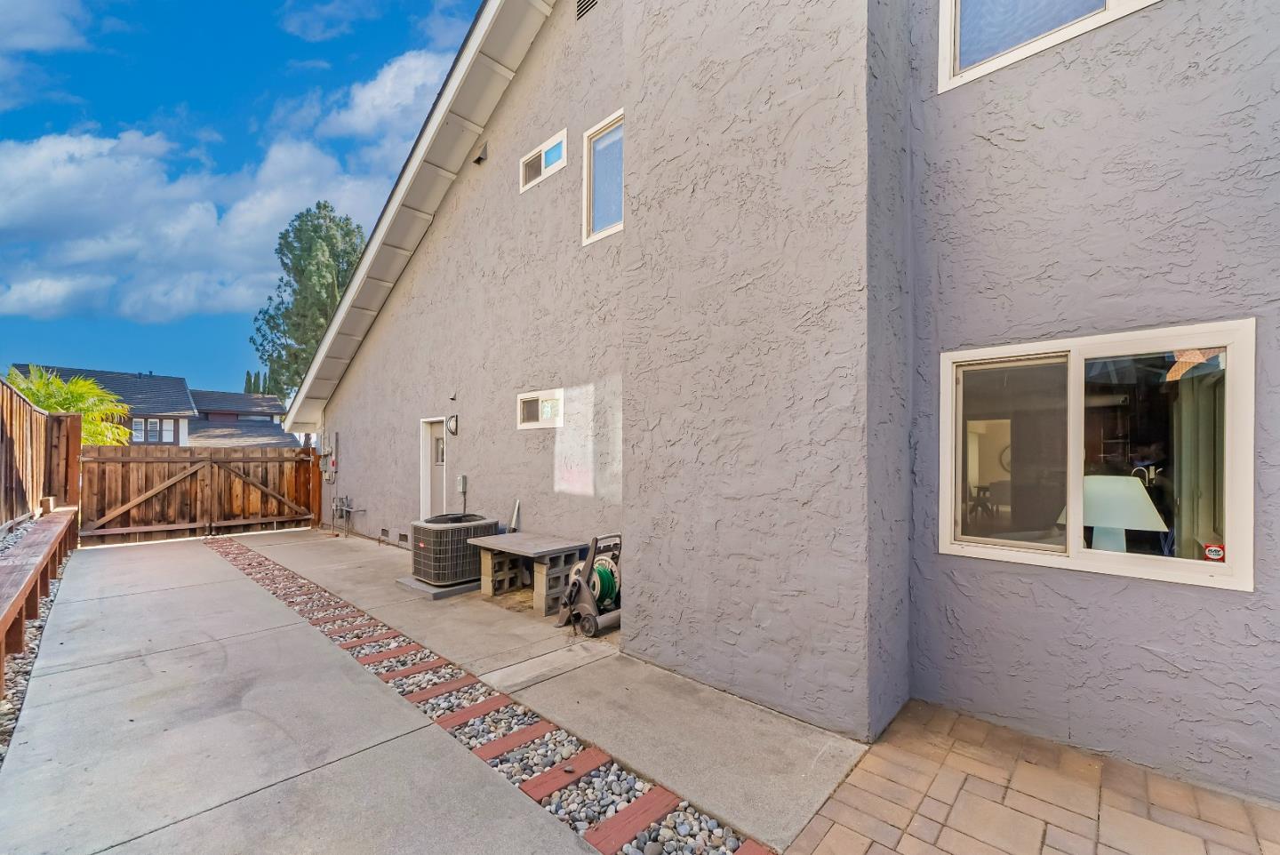 Detail Gallery Image 38 of 46 For 2837 Mantis Dr, San Jose,  CA 95148 - 4 Beds | 2/1 Baths