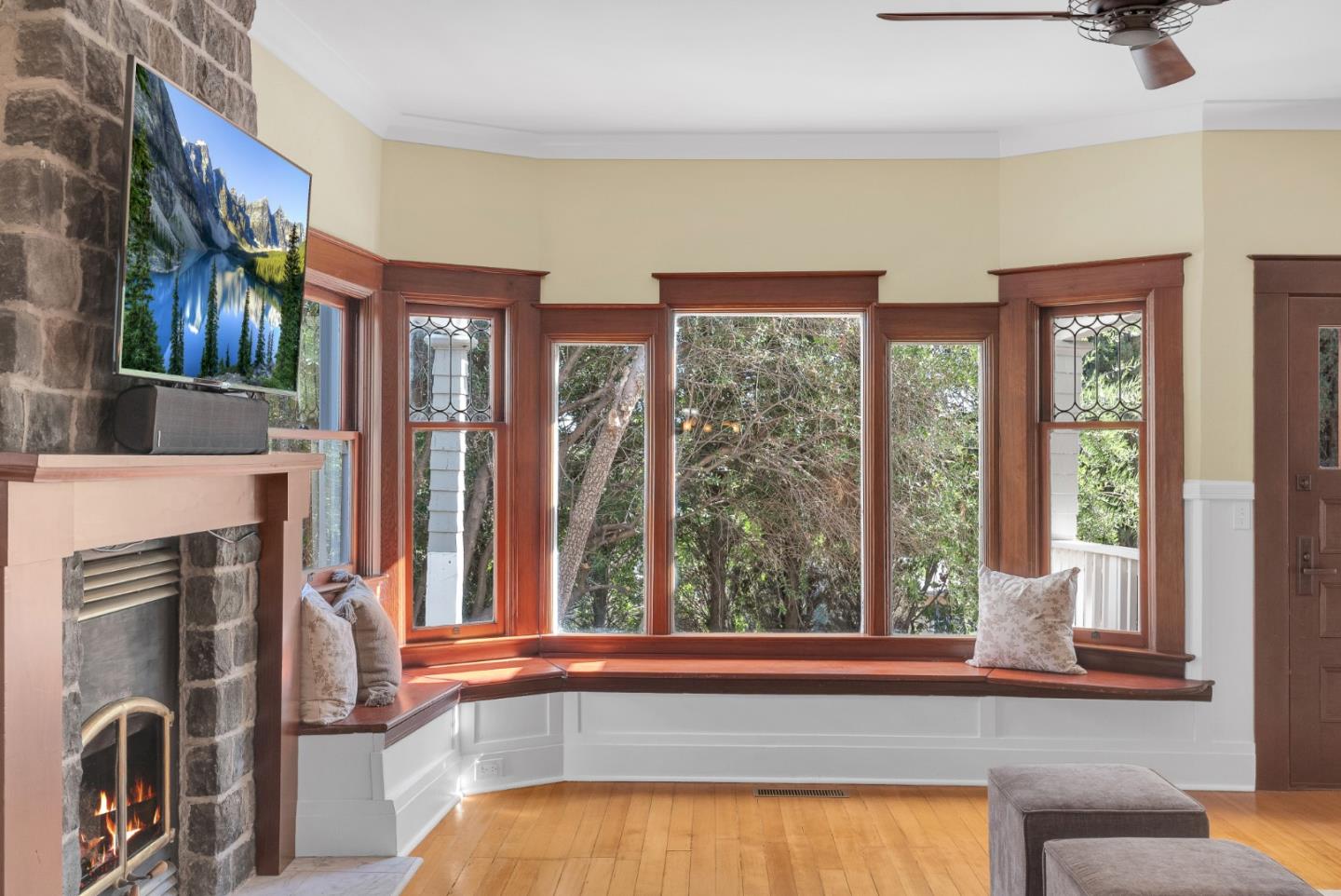 Detail Gallery Image 8 of 56 For 85 W 5th St, Morgan Hill,  CA 95037 - 4 Beds | 4 Baths