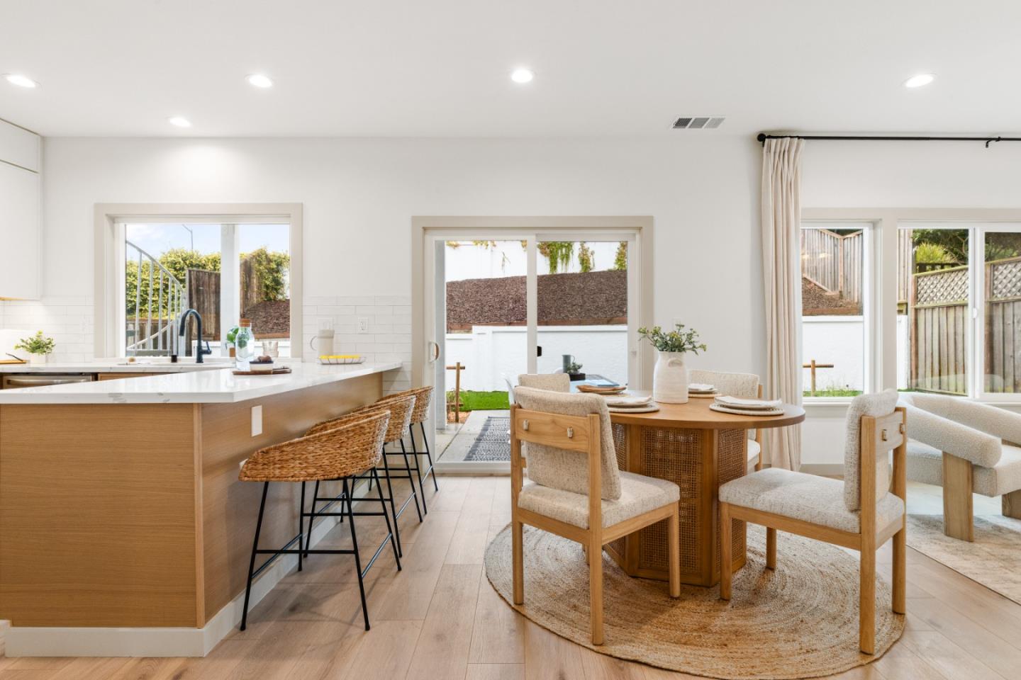 Detail Gallery Image 11 of 59 For 26 Driftwood Ct, Pacifica,  CA 94044 - 4 Beds | 2/1 Baths