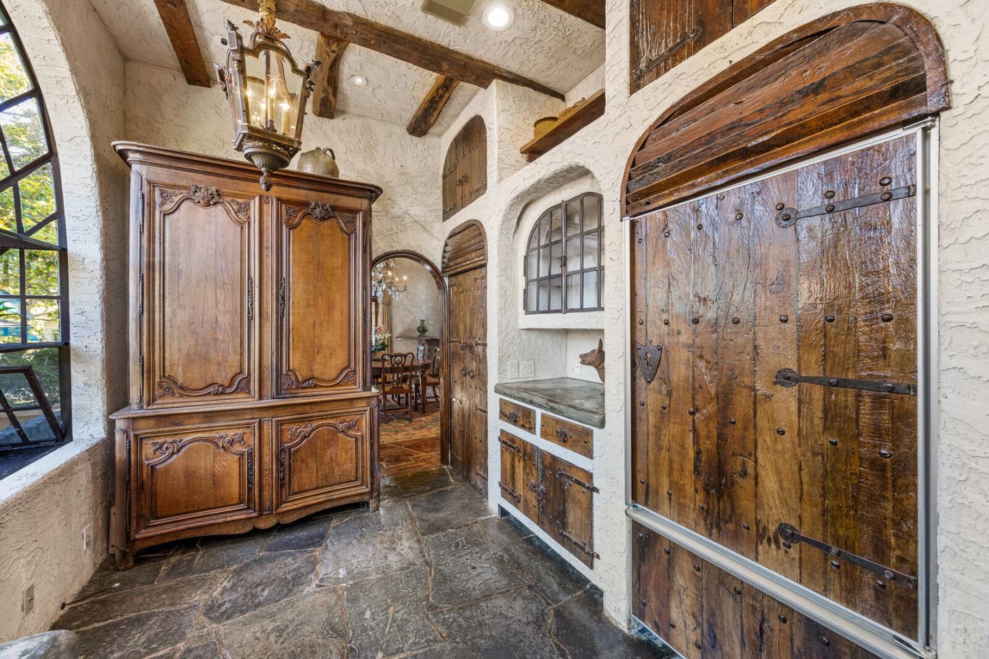 Detail Gallery Image 10 of 43 For 1300 Paloma Ave, Burlingame,  CA 94010 - 3 Beds | 2/1 Baths