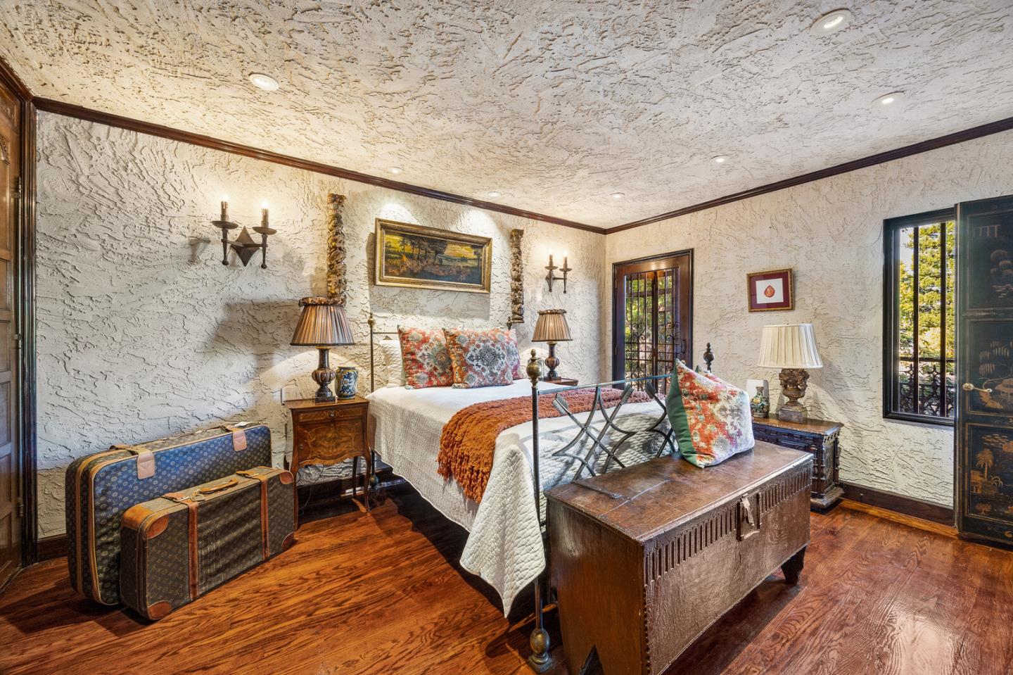 Detail Gallery Image 13 of 43 For 1300 Paloma Ave, Burlingame,  CA 94010 - 3 Beds | 2/1 Baths