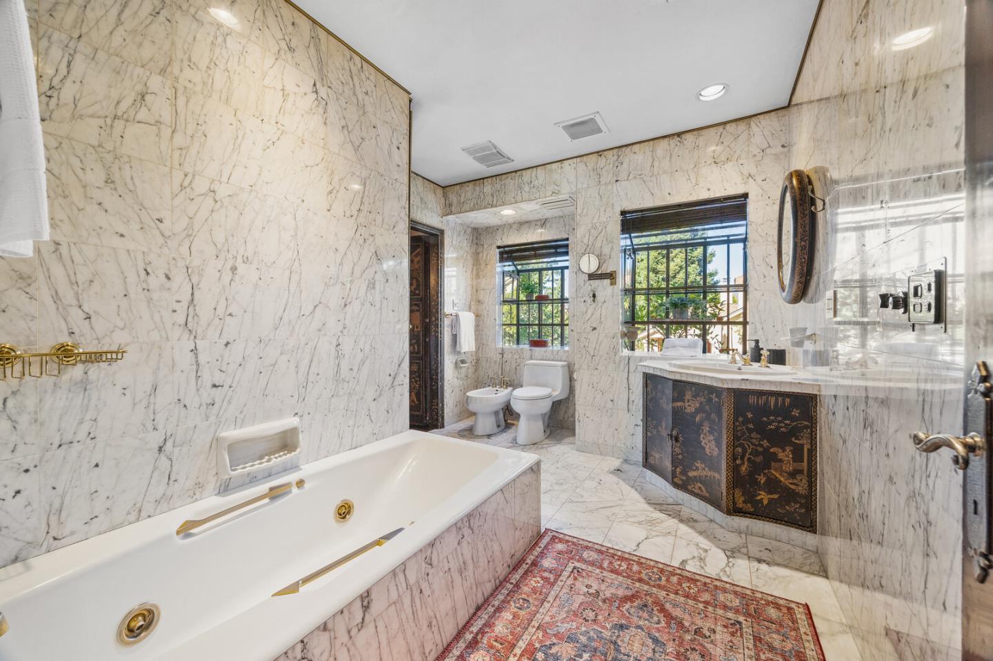 Detail Gallery Image 14 of 43 For 1300 Paloma Ave, Burlingame,  CA 94010 - 3 Beds | 2/1 Baths