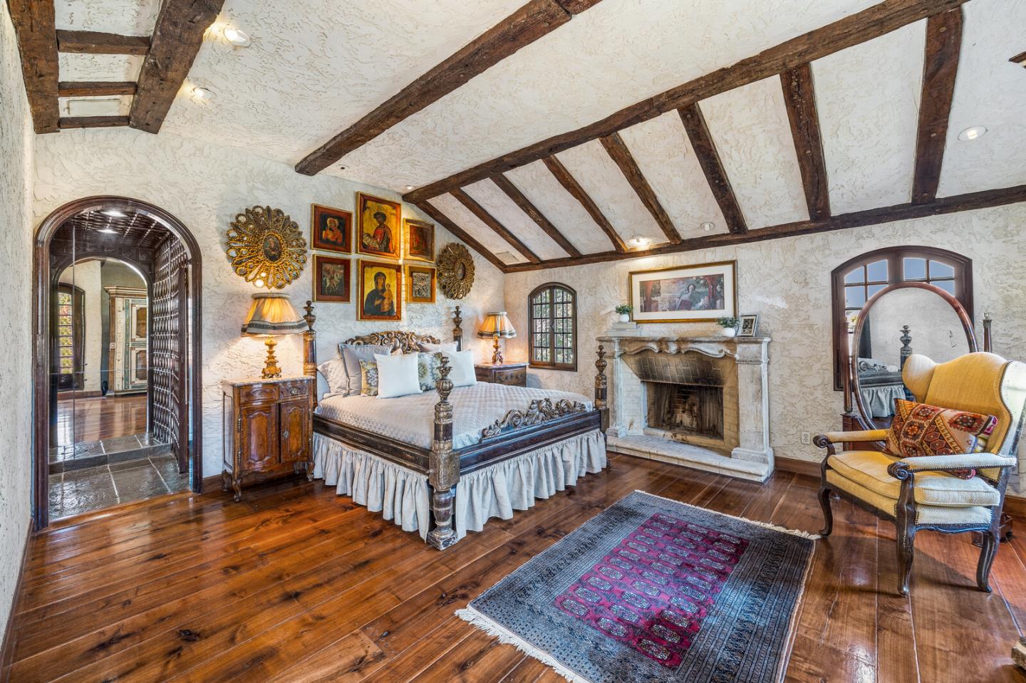 Detail Gallery Image 16 of 43 For 1300 Paloma Ave, Burlingame,  CA 94010 - 3 Beds | 2/1 Baths