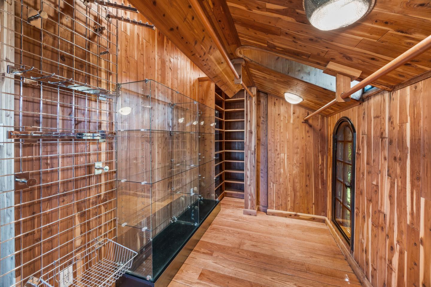 Detail Gallery Image 17 of 43 For 1300 Paloma Ave, Burlingame,  CA 94010 - 3 Beds | 2/1 Baths