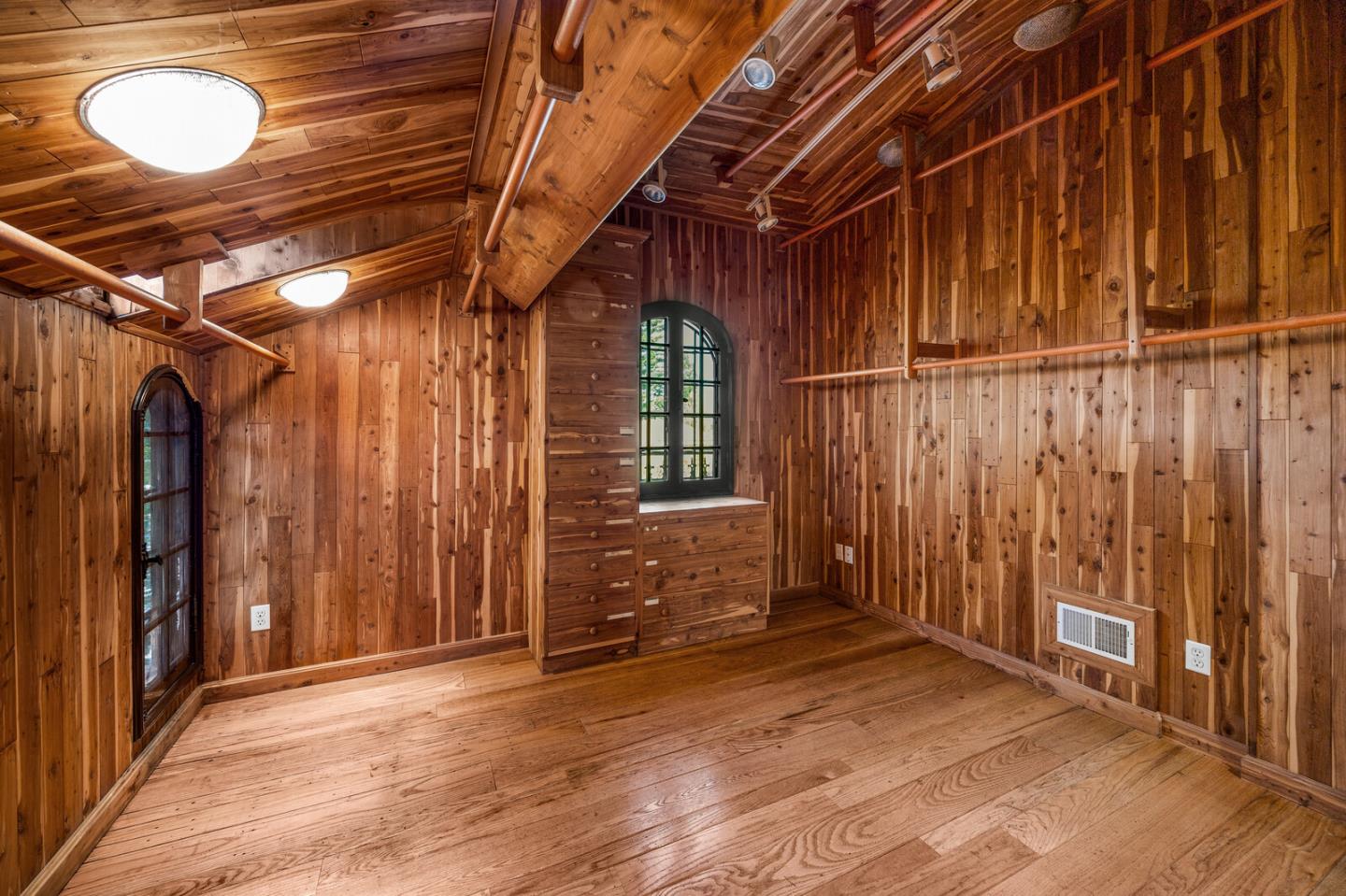 Detail Gallery Image 18 of 43 For 1300 Paloma Ave, Burlingame,  CA 94010 - 3 Beds | 2/1 Baths