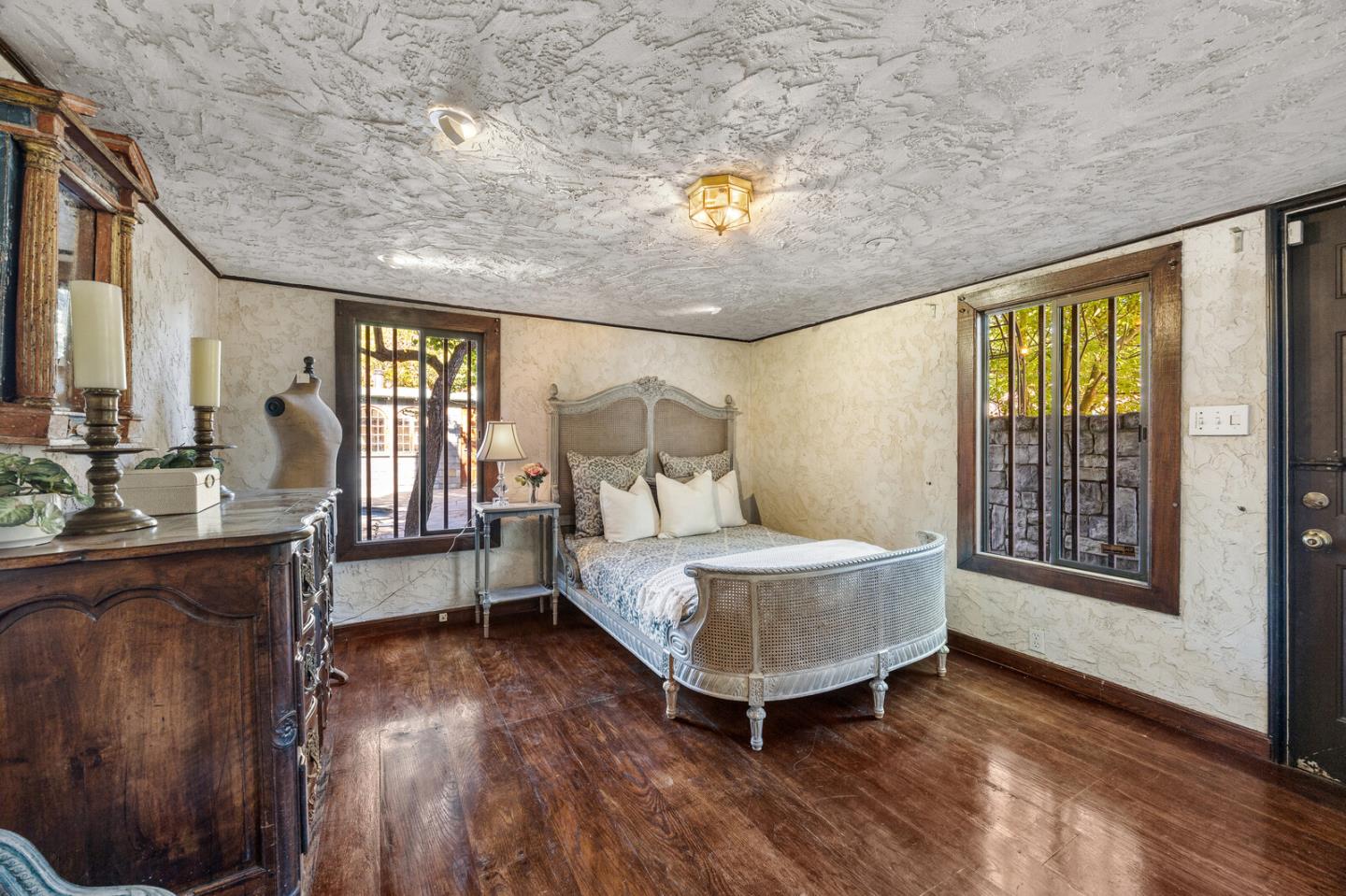 Detail Gallery Image 25 of 43 For 1300 Paloma Ave, Burlingame,  CA 94010 - 3 Beds | 2/1 Baths