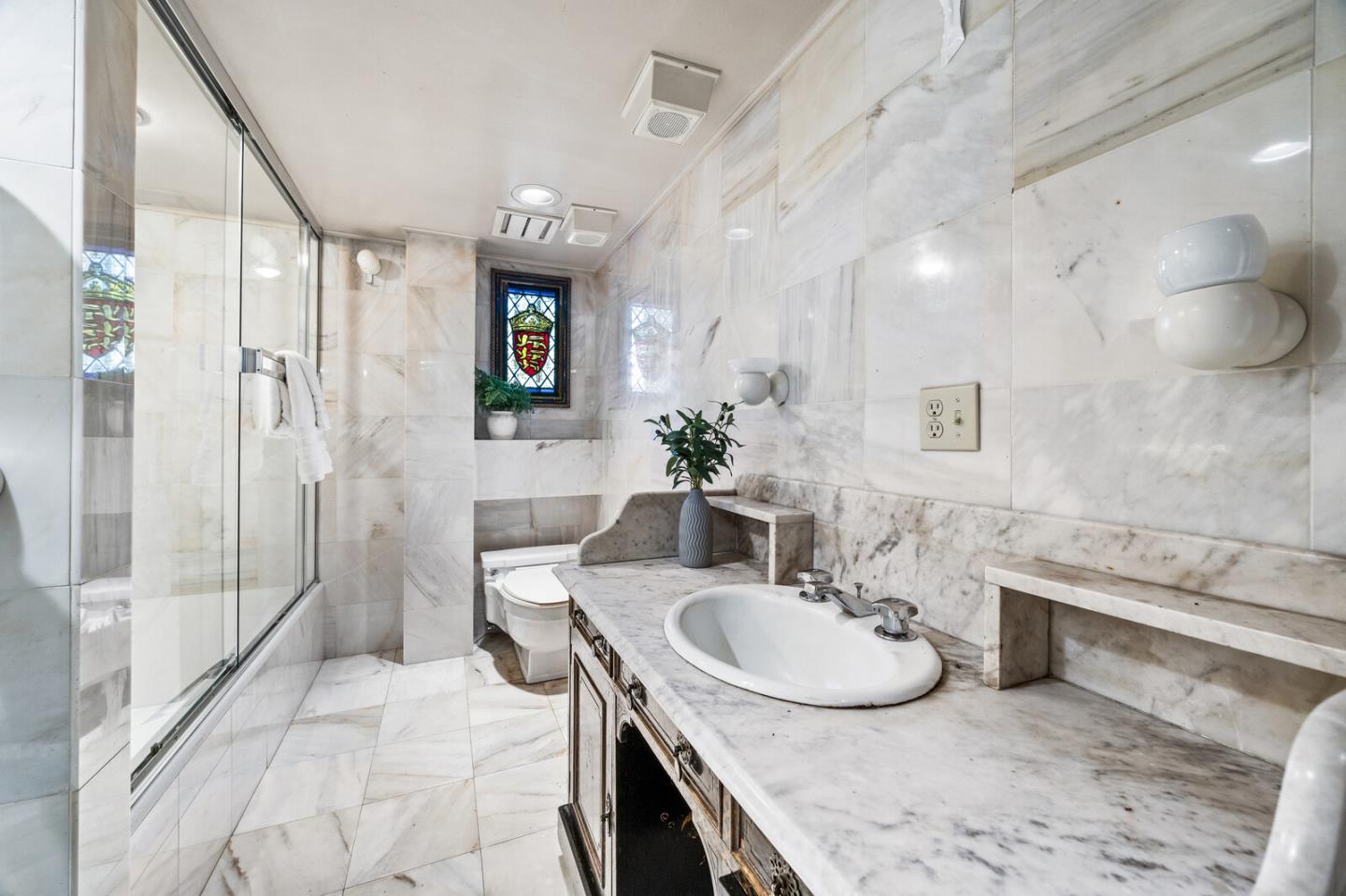 Detail Gallery Image 27 of 43 For 1300 Paloma Ave, Burlingame,  CA 94010 - 3 Beds | 2/1 Baths