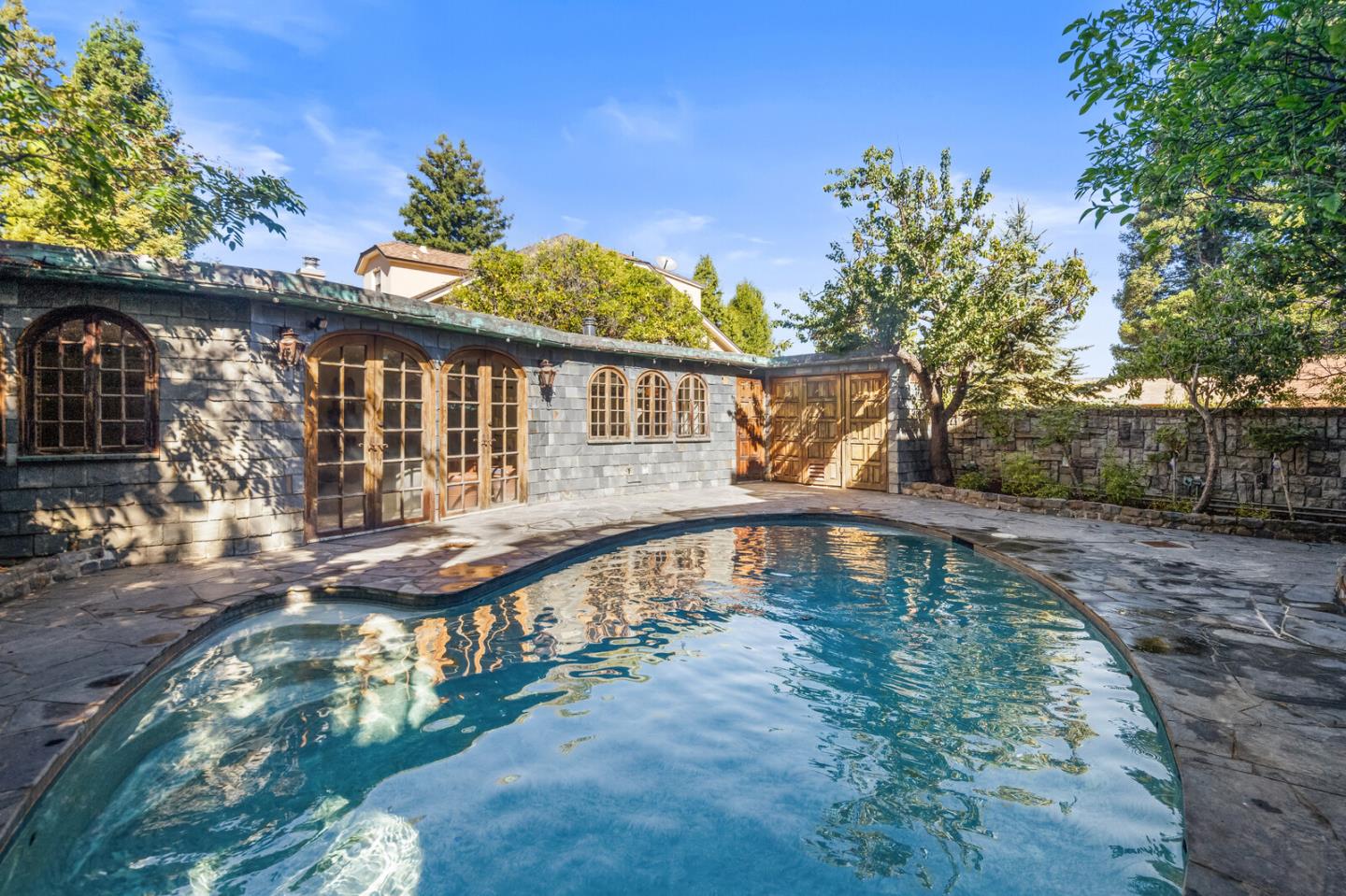 Detail Gallery Image 28 of 43 For 1300 Paloma Ave, Burlingame,  CA 94010 - 3 Beds | 2/1 Baths